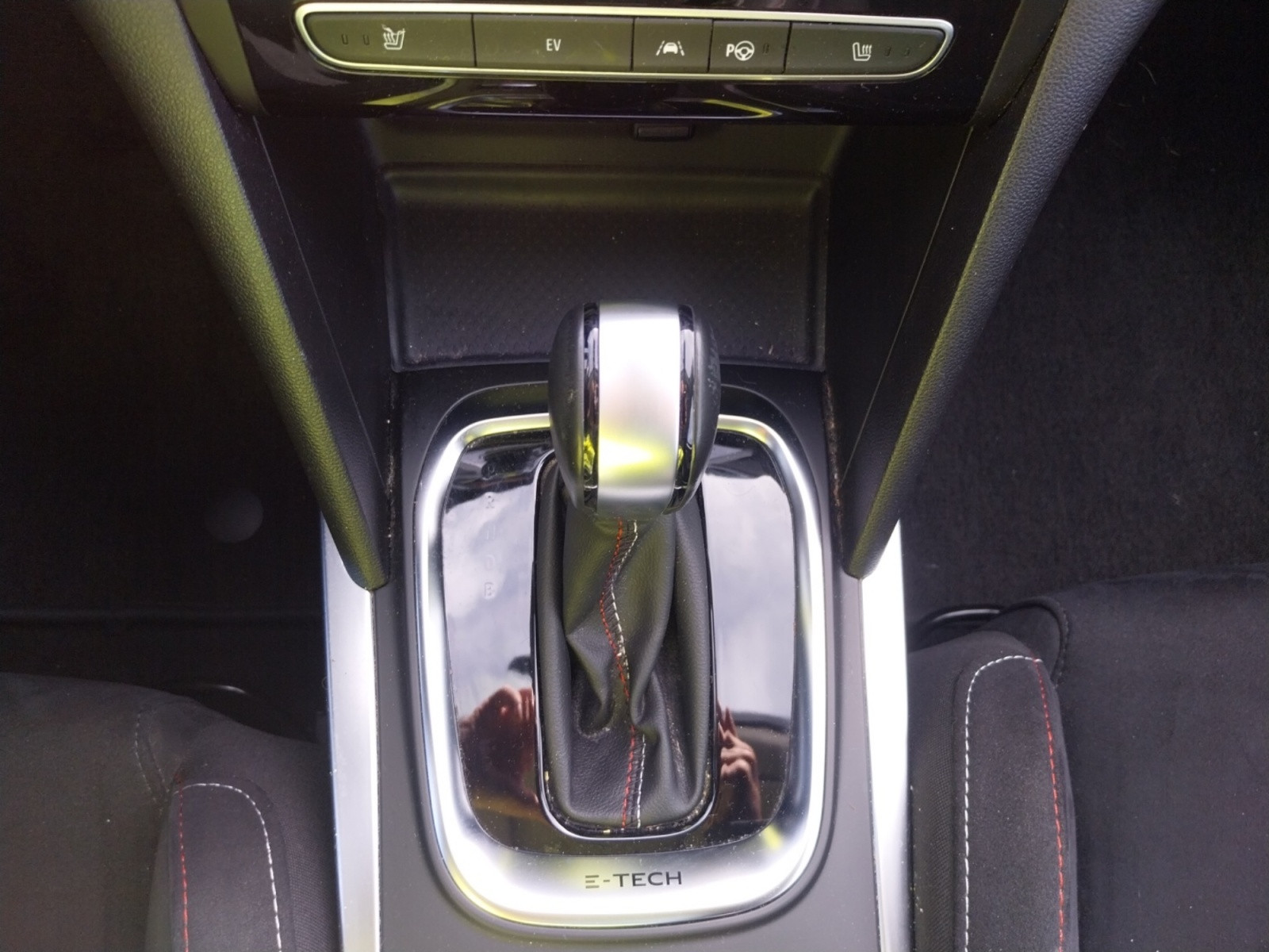 Vente en ligne Renault Megane 4 Mégane IV Berline E-TECH Plug-In Hybride 160 au prix de 17 250 €