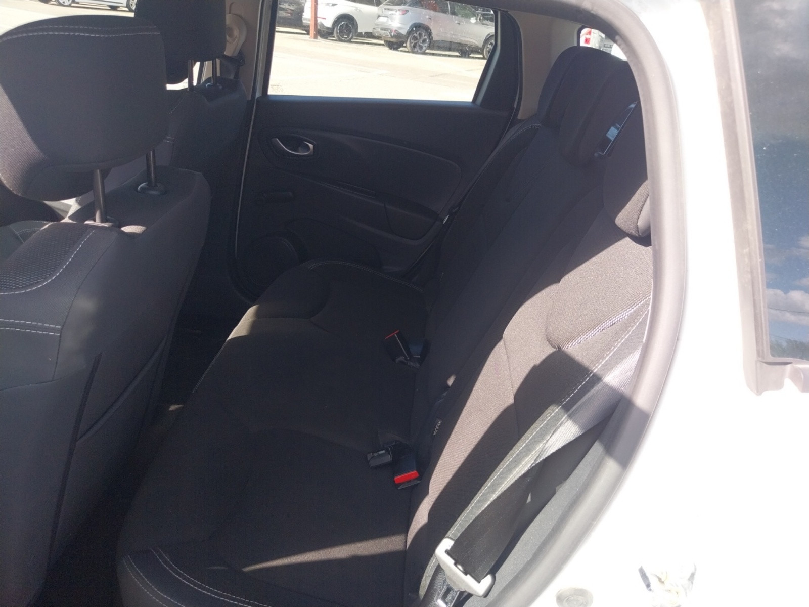 Vente en ligne Renault Clio 4 Estate Clio Estate 1.2 16V 75 au prix de 9 650 €