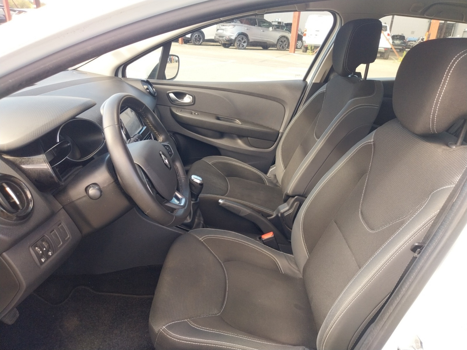 Vente en ligne Renault Clio 4 Estate Clio Estate 1.2 16V 75 au prix de 9 650 €