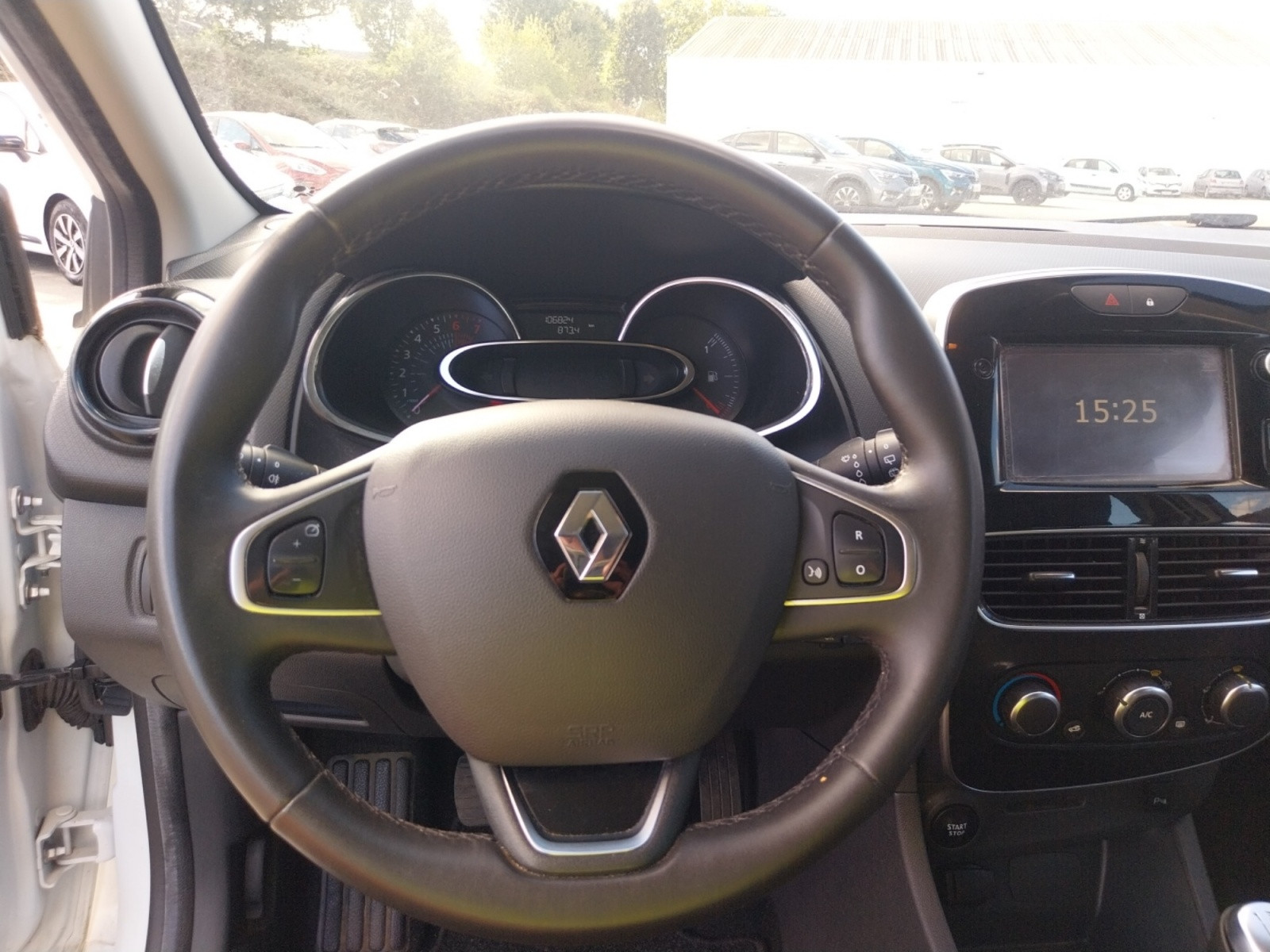 Vente en ligne Renault Clio 4 Estate Clio Estate 1.2 16V 75 au prix de 9 650 €