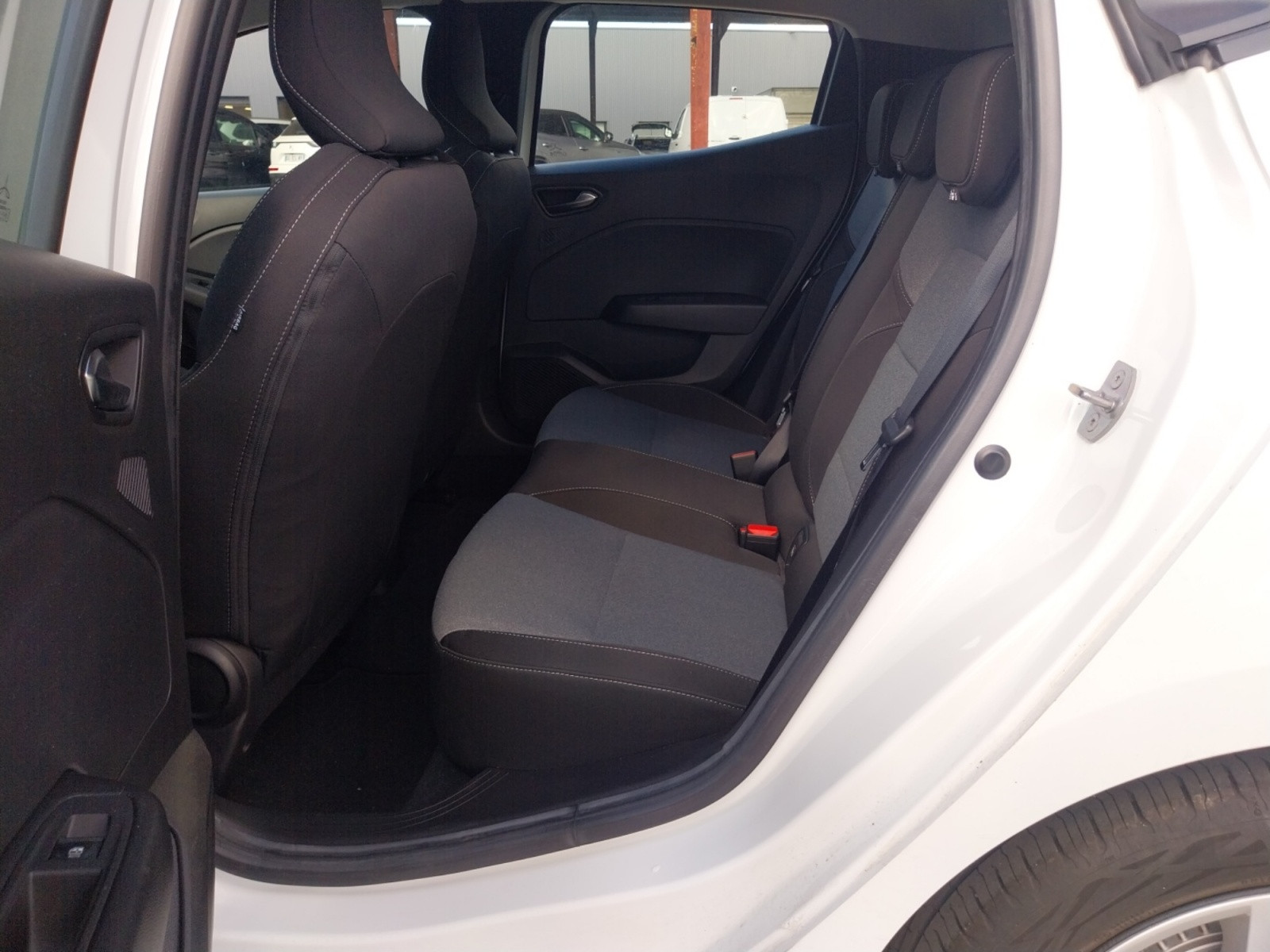 Vente en ligne Renault Clio 5 Clio TCe 90 au prix de 14 990 €