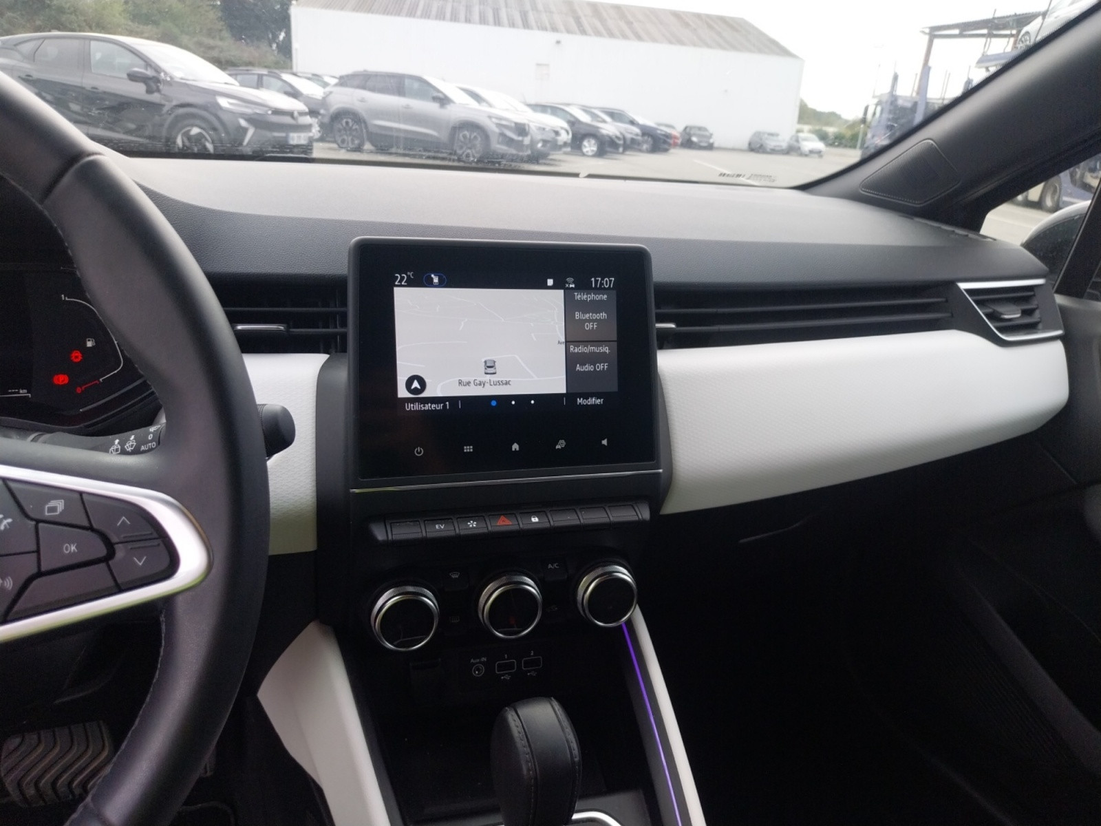 Vente en ligne Renault Clio 5 Clio E-Tech full hybrid 145 au prix de 16 900 €