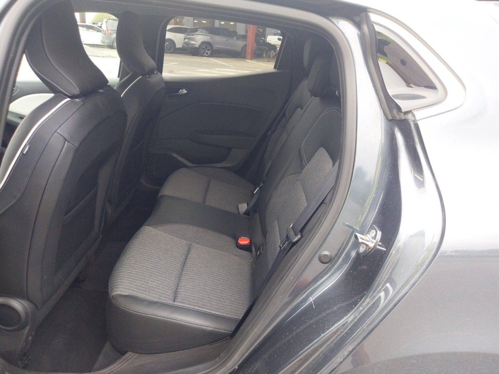 Vente en ligne Renault Clio 5 Clio E-Tech full hybrid 145 au prix de 16 900 €