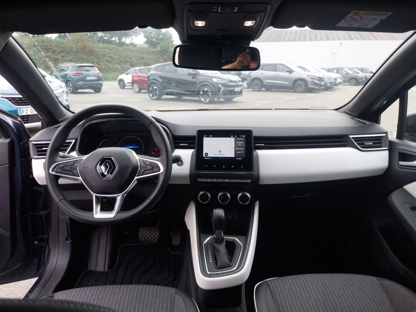 Vente en ligne Renault Clio 5 Clio E-Tech full hybrid 145 au prix de 16 900 €