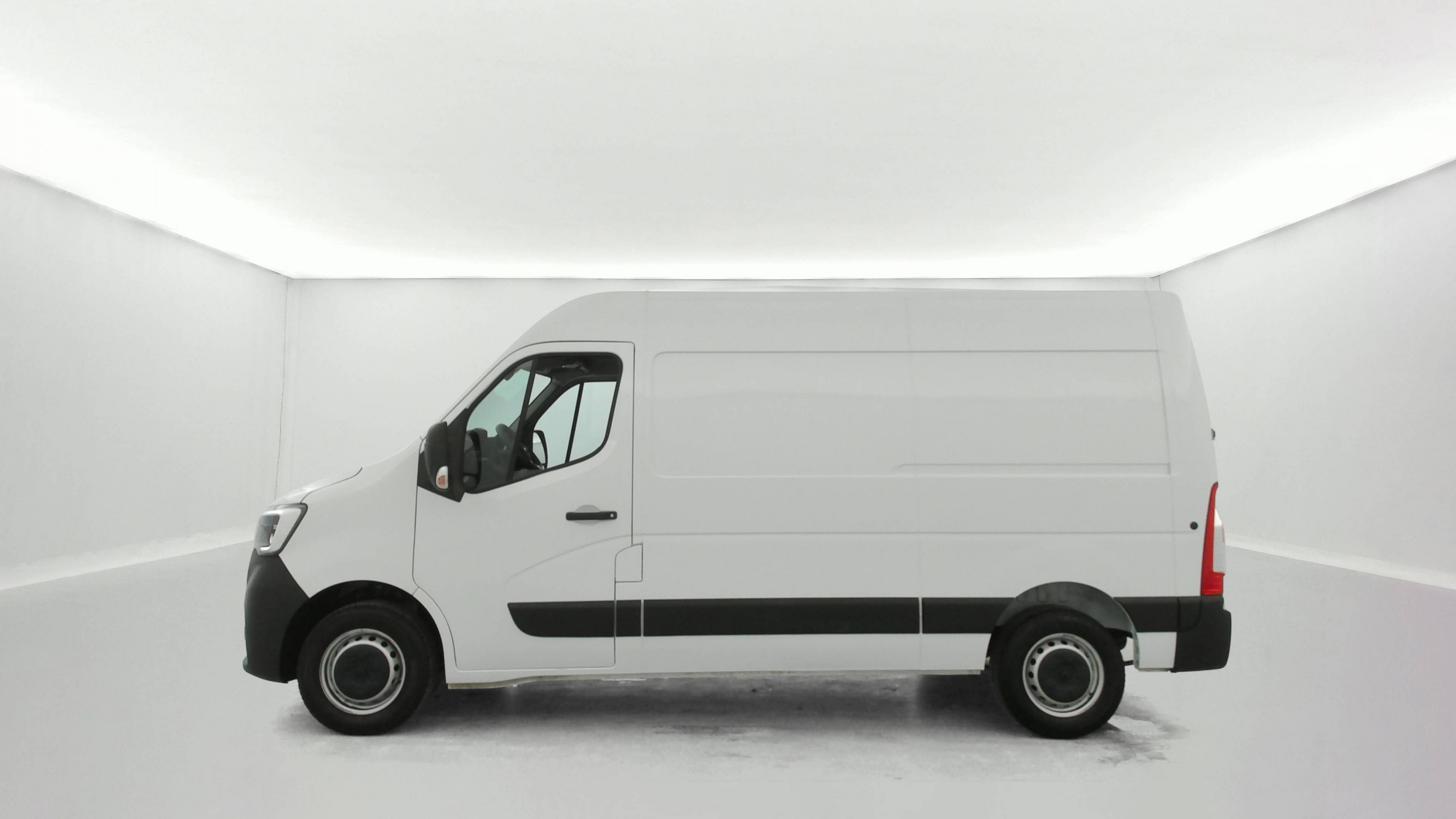 Vente en ligne Renault Master Fourgon MASTER FGN TRAC F3500 L2H2 BLUE DCI 135 au prix de 21 990 €