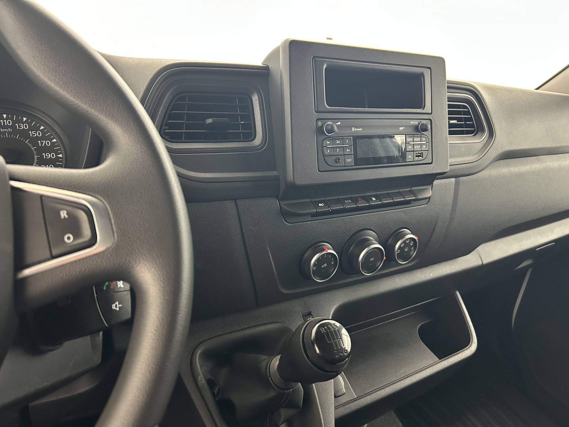 Vente en ligne Renault Master Fourgon MASTER FGN TRAC F3500 L2H2 BLUE DCI 135 au prix de 21 990 €