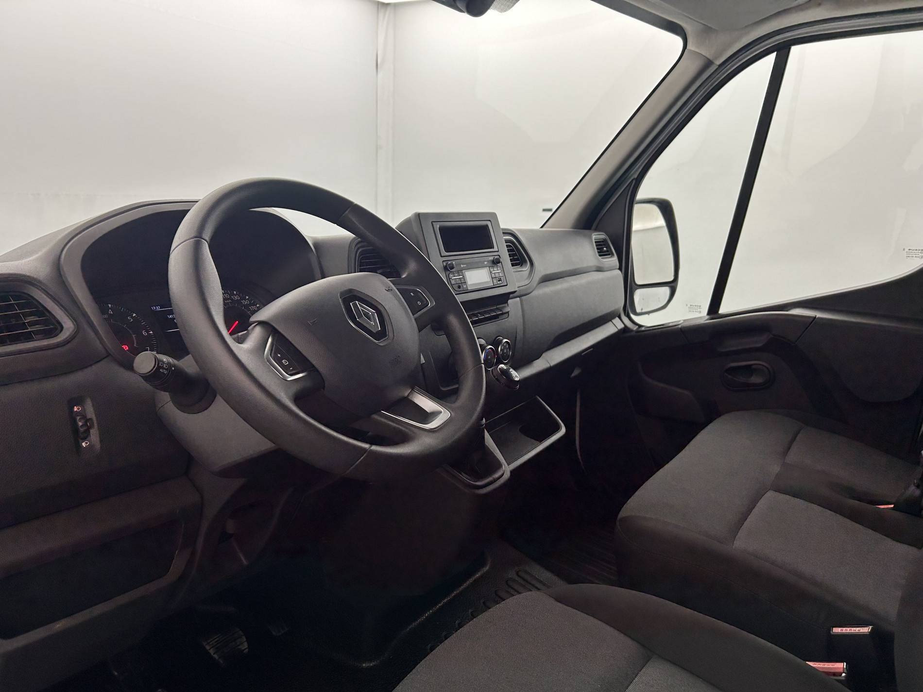 Vente en ligne Renault Master Fourgon MASTER FGN TRAC F3500 L2H2 BLUE DCI 135 au prix de 21 990 €