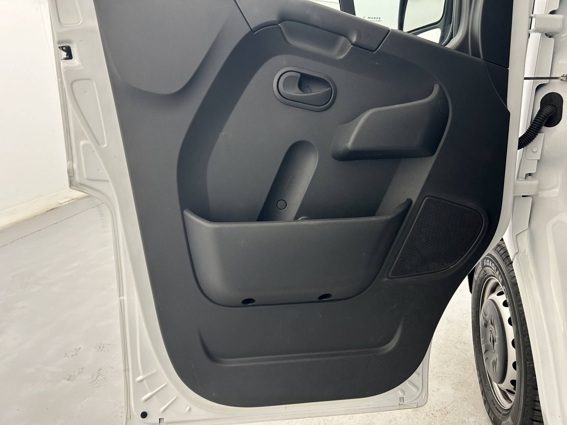 Vente en ligne Renault Master Fourgon MASTER FGN TRAC F3500 L2H2 BLUE DCI 135 au prix de 21 990 €