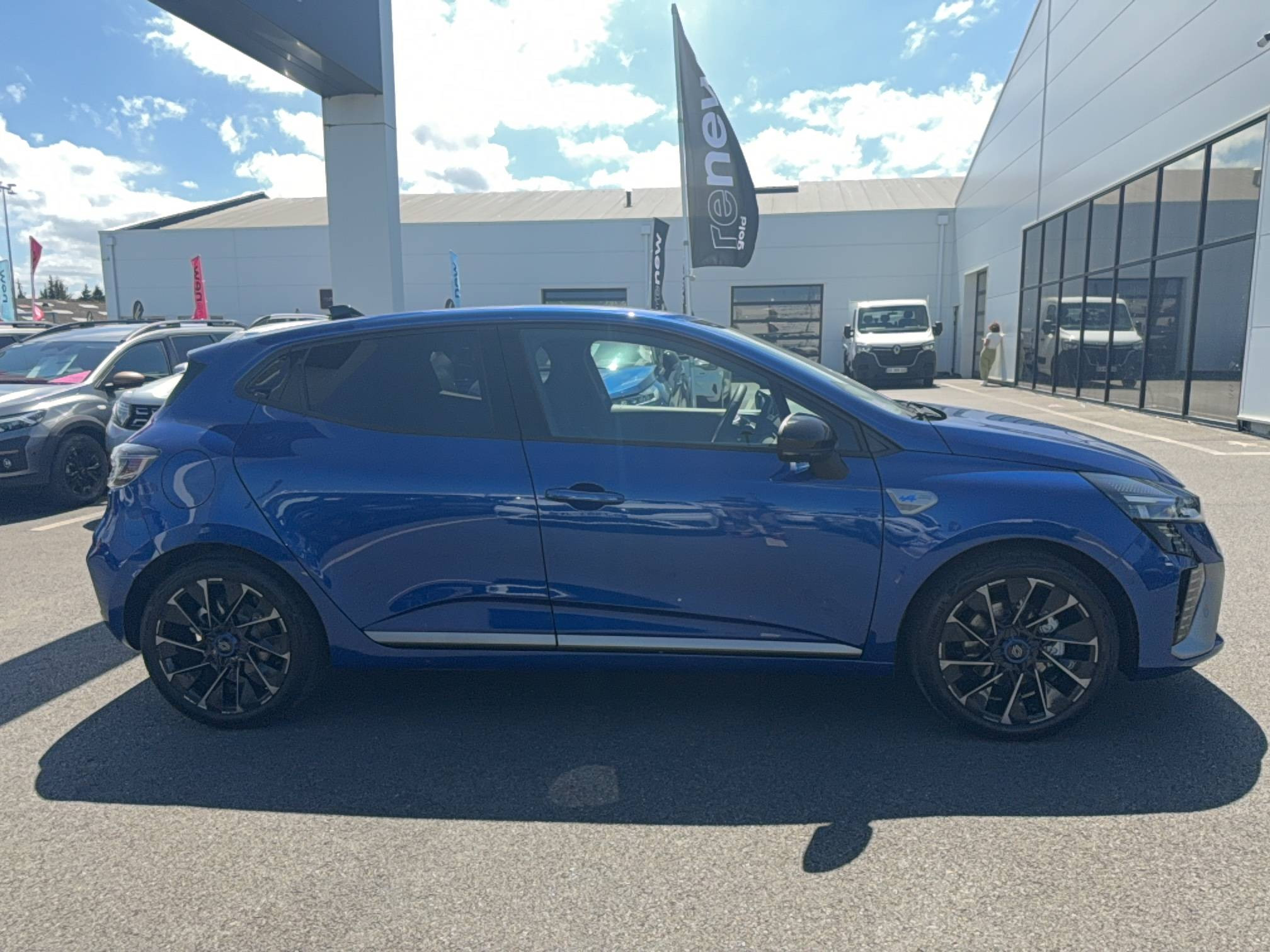 Vente en ligne Renault Clio 5 Clio E-Tech full hybrid 145 au prix de 21 990 €