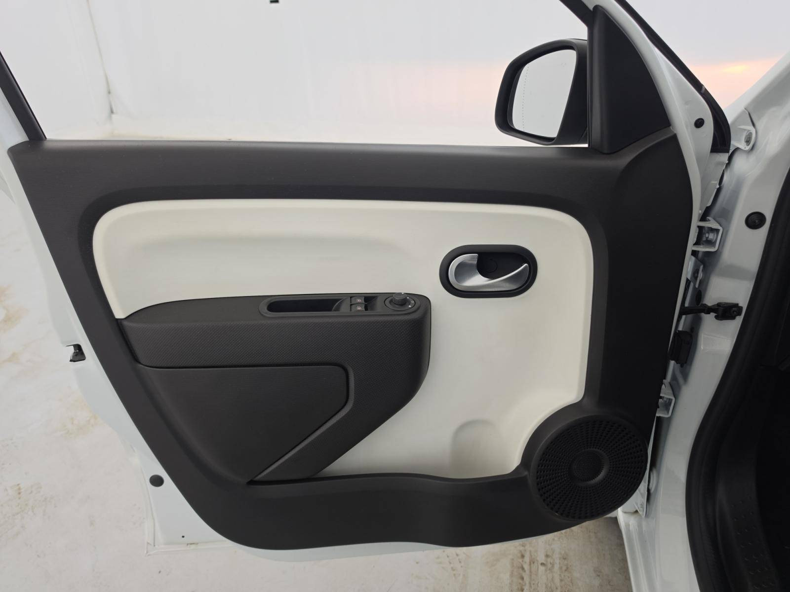 Vente en ligne Renault Twingo Electrique Twingo III E-Tech au prix de 10 815 €