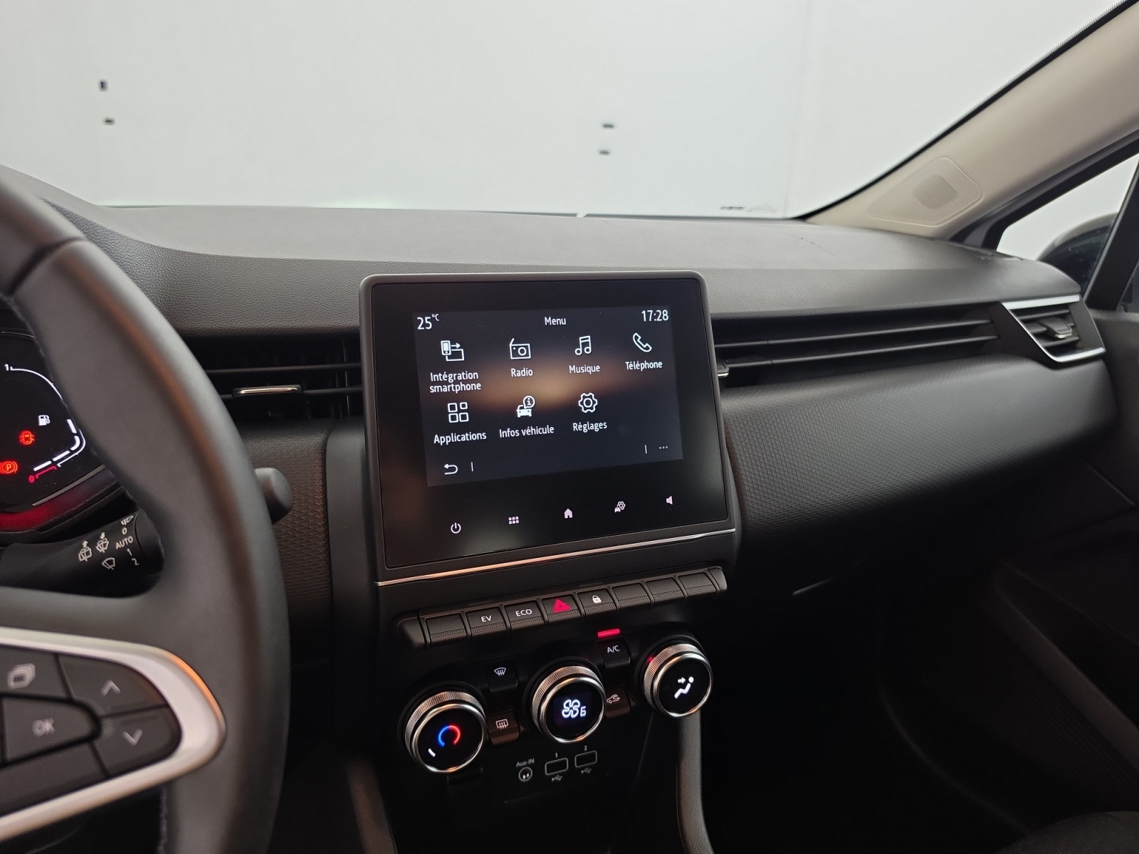 Vente en ligne Renault Clio 5 Clio E-Tech full hybrid 145 au prix de 17 500 €
