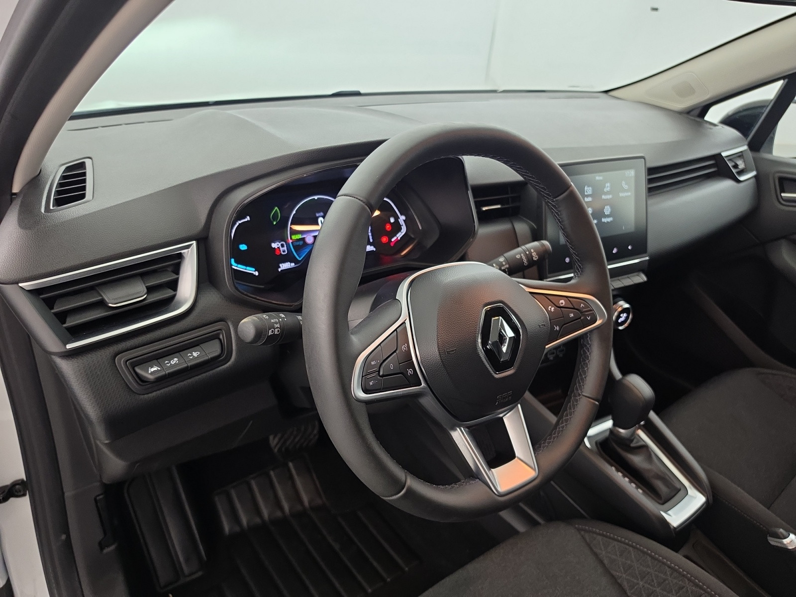 Vente en ligne Renault Clio 5 Clio E-Tech full hybrid 145 au prix de 17 500 €