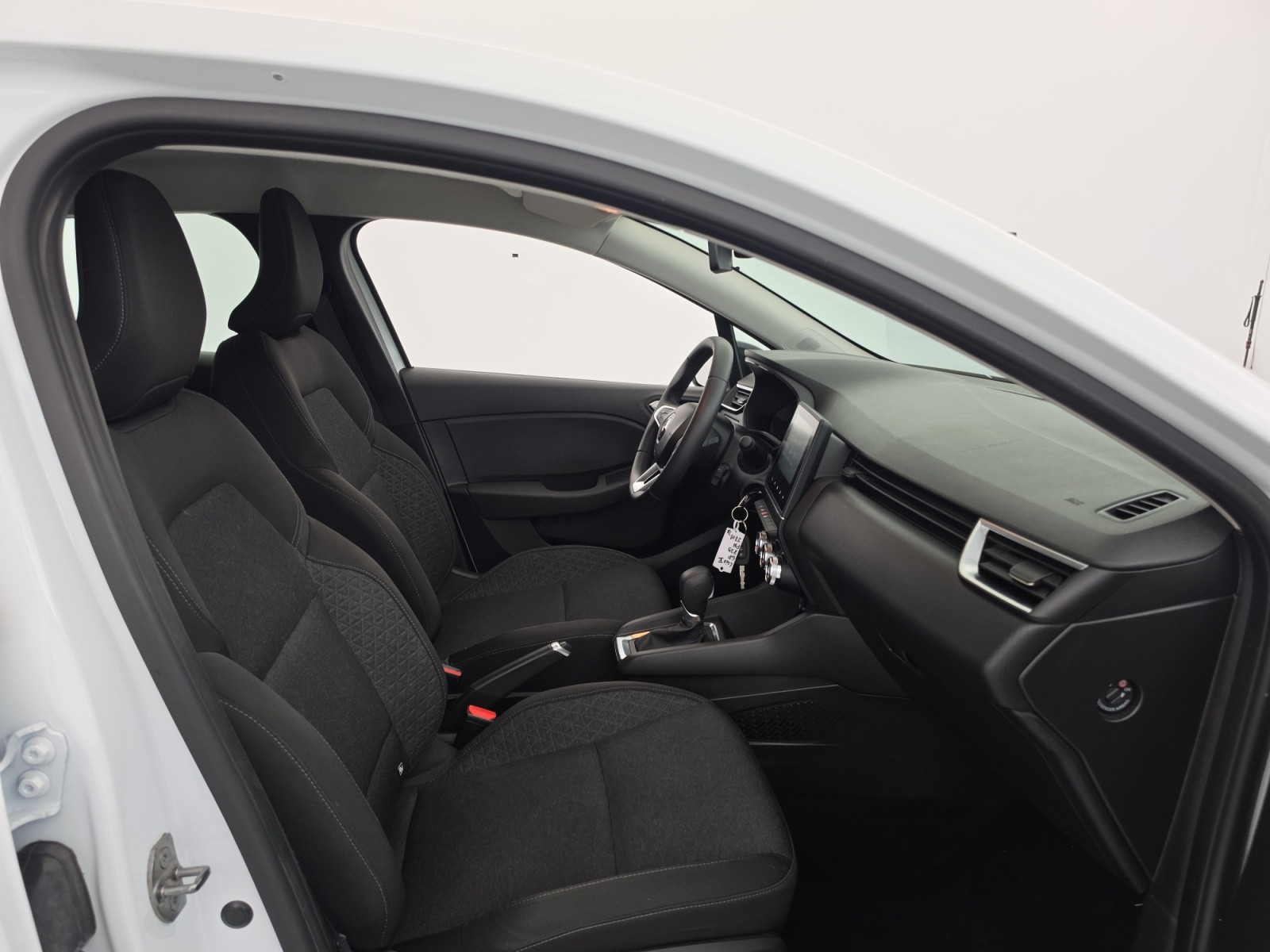 Vente en ligne Renault Clio 5 Clio E-Tech full hybrid 145 au prix de 17 500 €