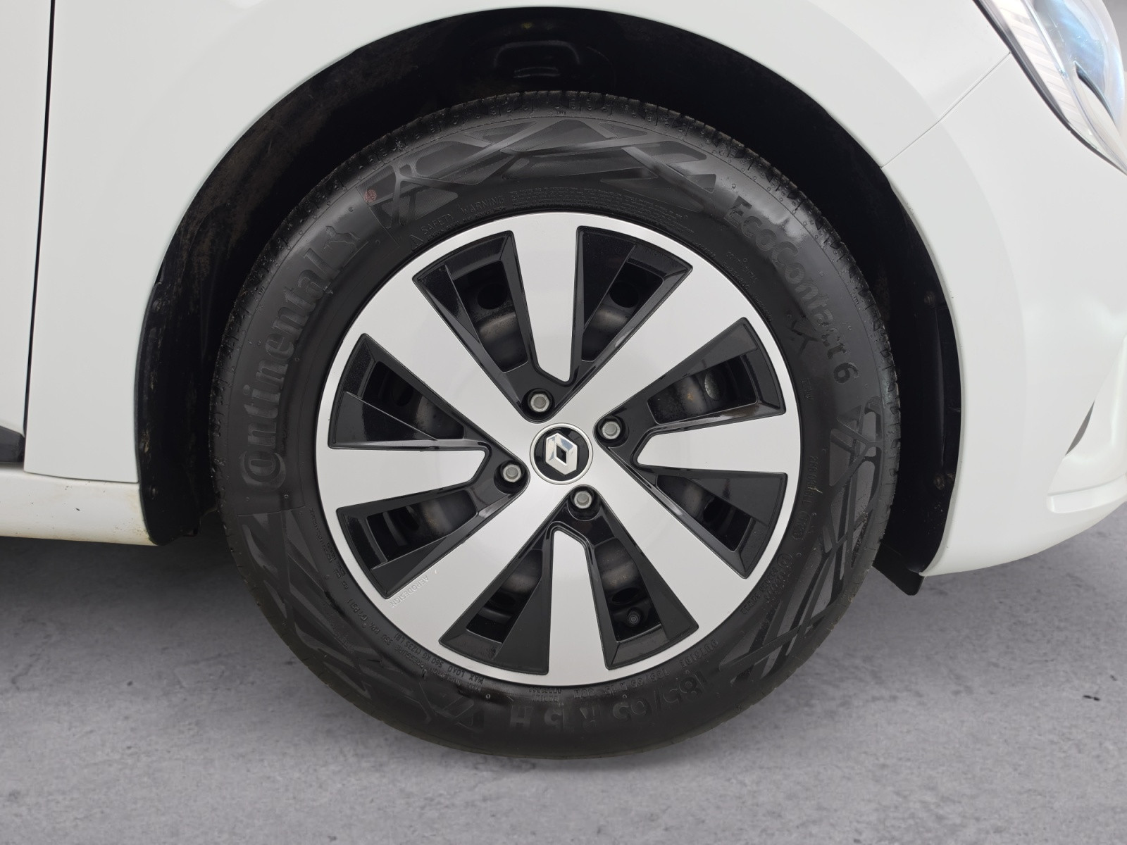 Vente en ligne Renault Clio 5 Clio E-Tech full hybrid 145 au prix de 17 500 €