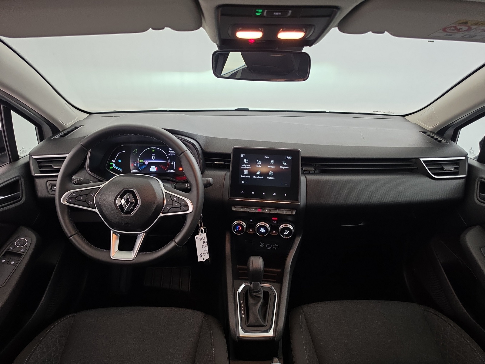 Vente en ligne Renault Clio 5 Clio E-Tech full hybrid 145 au prix de 17 500 €