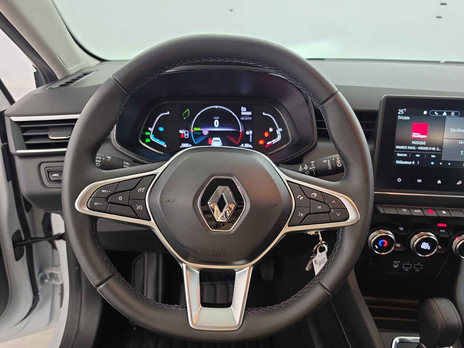 Vente en ligne Renault Clio 5 Clio E-Tech full hybrid 145 au prix de 17 500 €