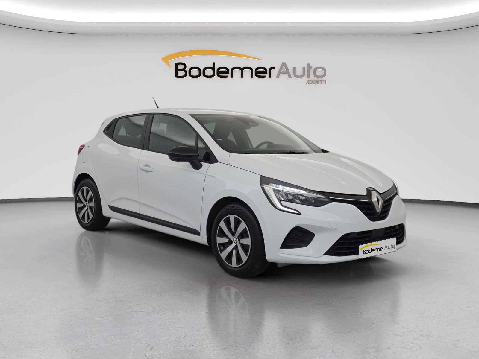 Vente en ligne Renault Clio 5 Clio E-Tech full hybrid 145 au prix de 17 500 €