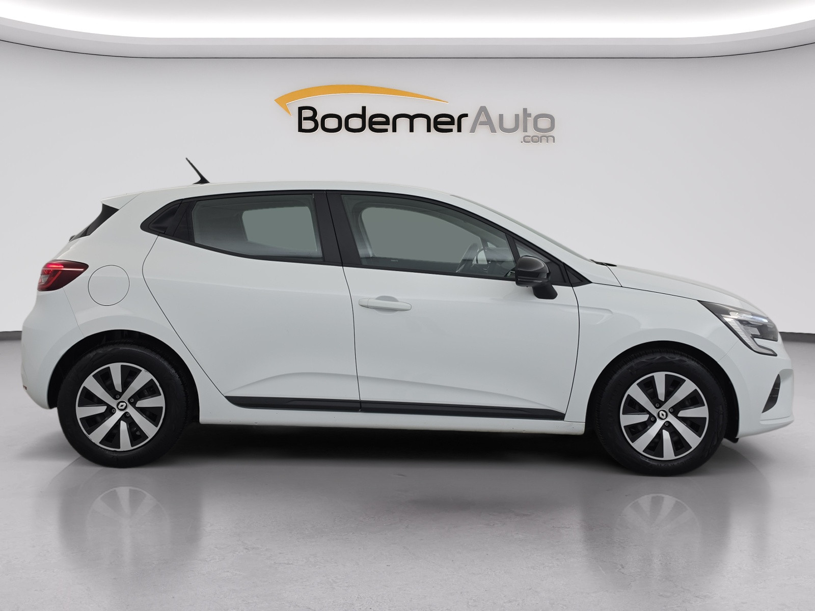 Vente en ligne Renault Clio 5 Clio E-Tech full hybrid 145 au prix de 17 500 €