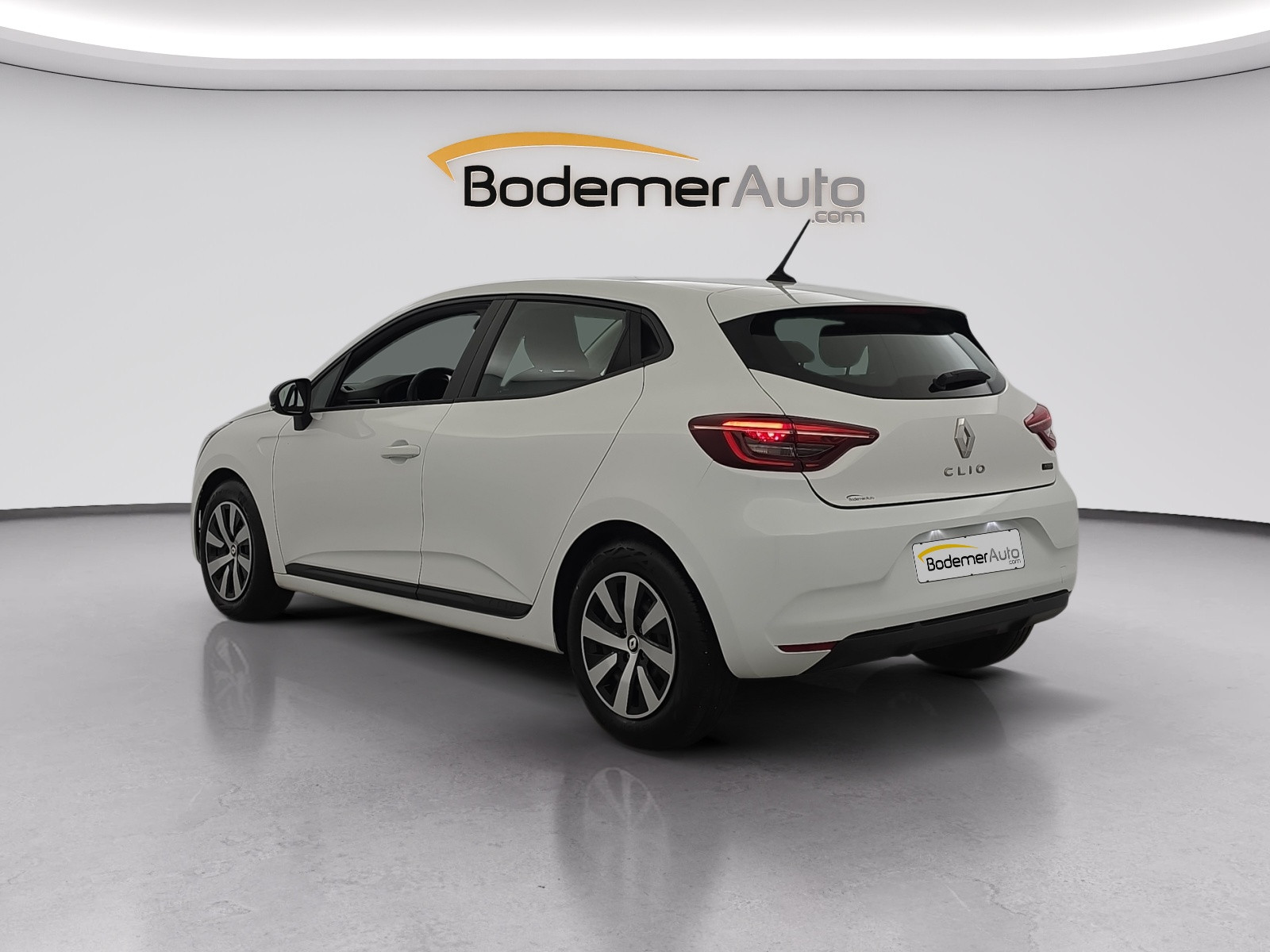 Vente en ligne Renault Clio 5 Clio E-Tech full hybrid 145 au prix de 17 500 €