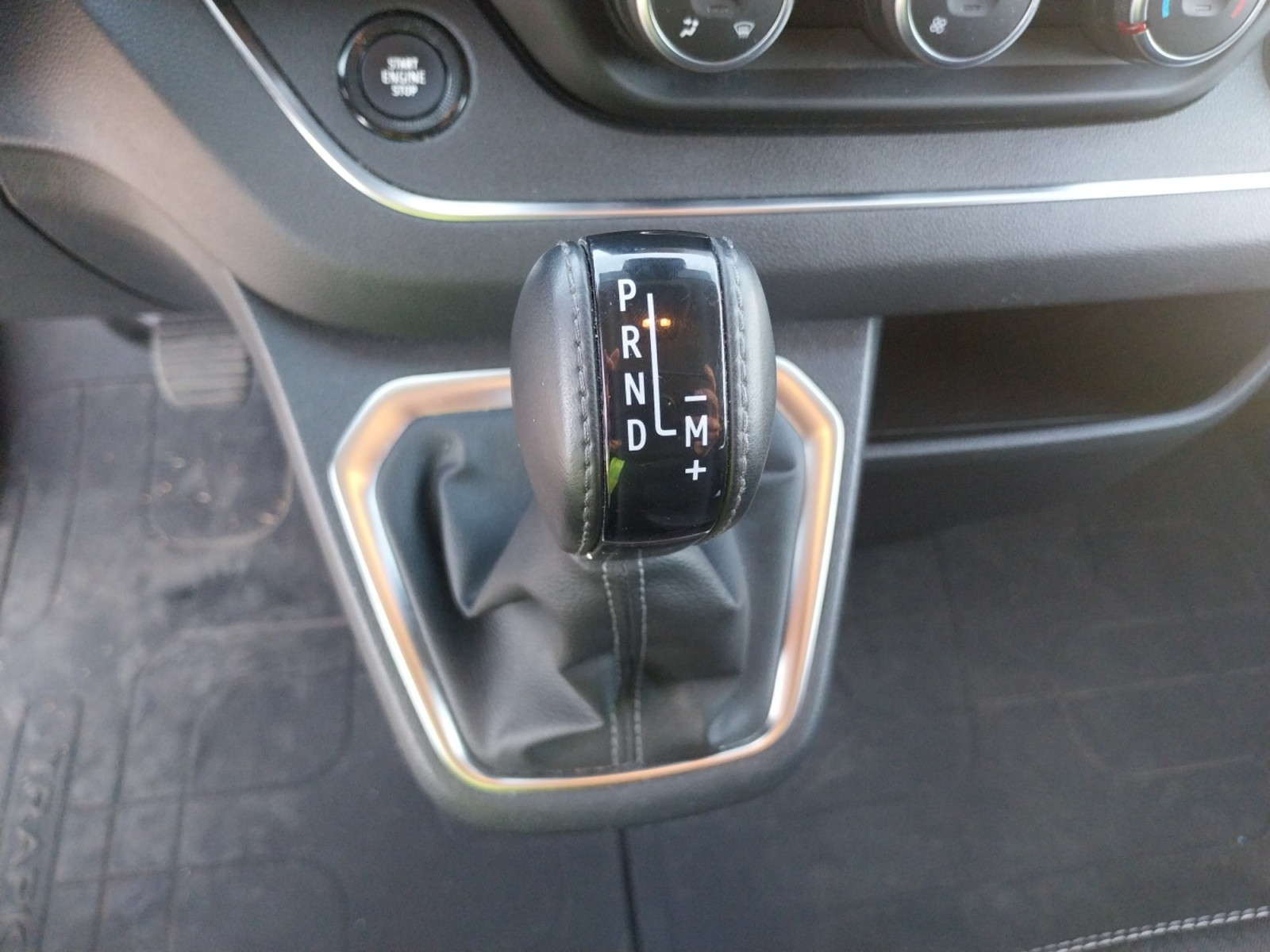 Vente en ligne Renault Trafic Cabine Approfondie TRAFIC CA L2H1 3000 KG BLUE DCI 150 EDC au prix de 31 500 €