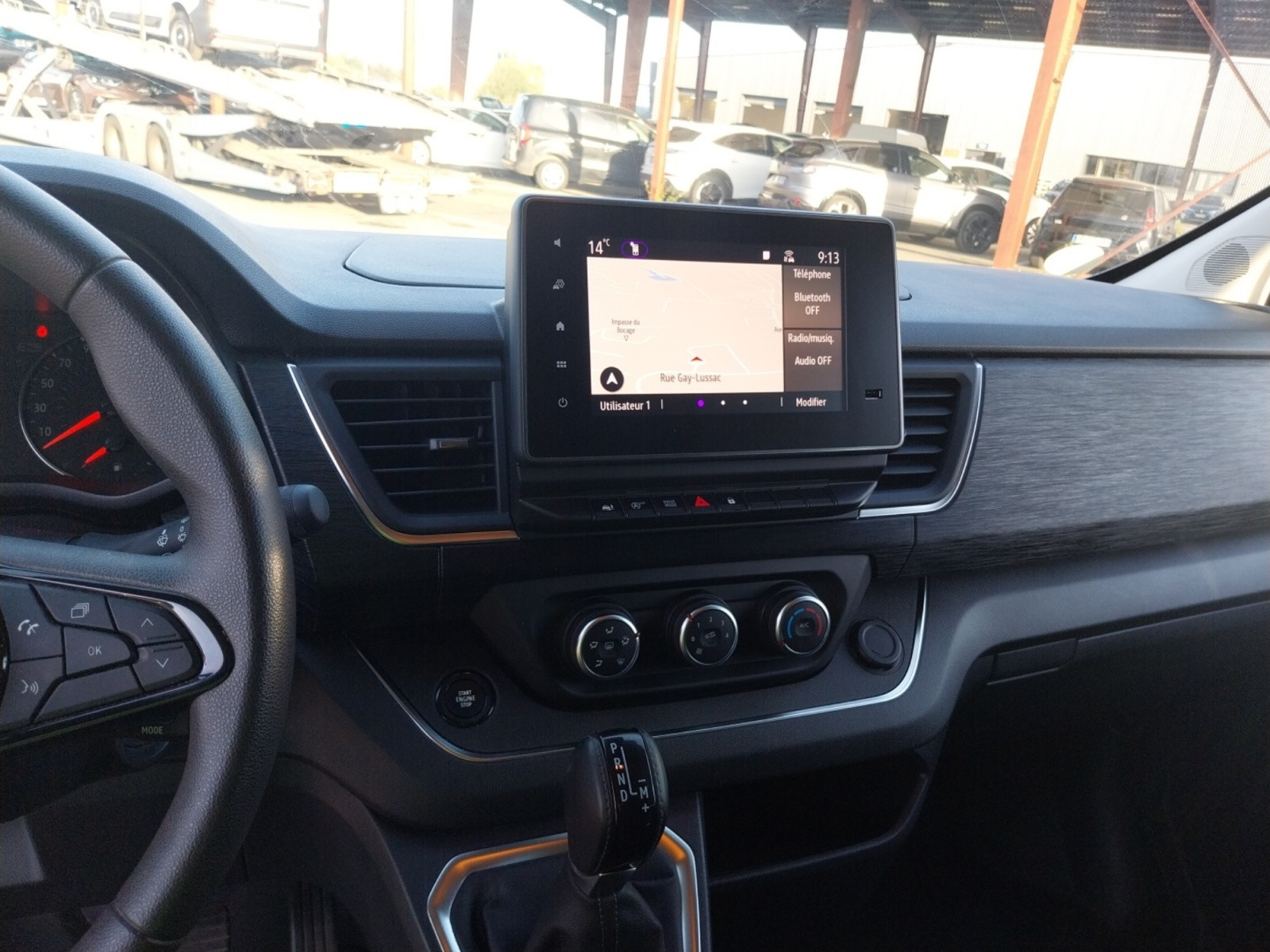 Vente en ligne Renault Trafic Cabine Approfondie TRAFIC CA L2H1 3000 KG BLUE DCI 150 EDC au prix de 31 500 €