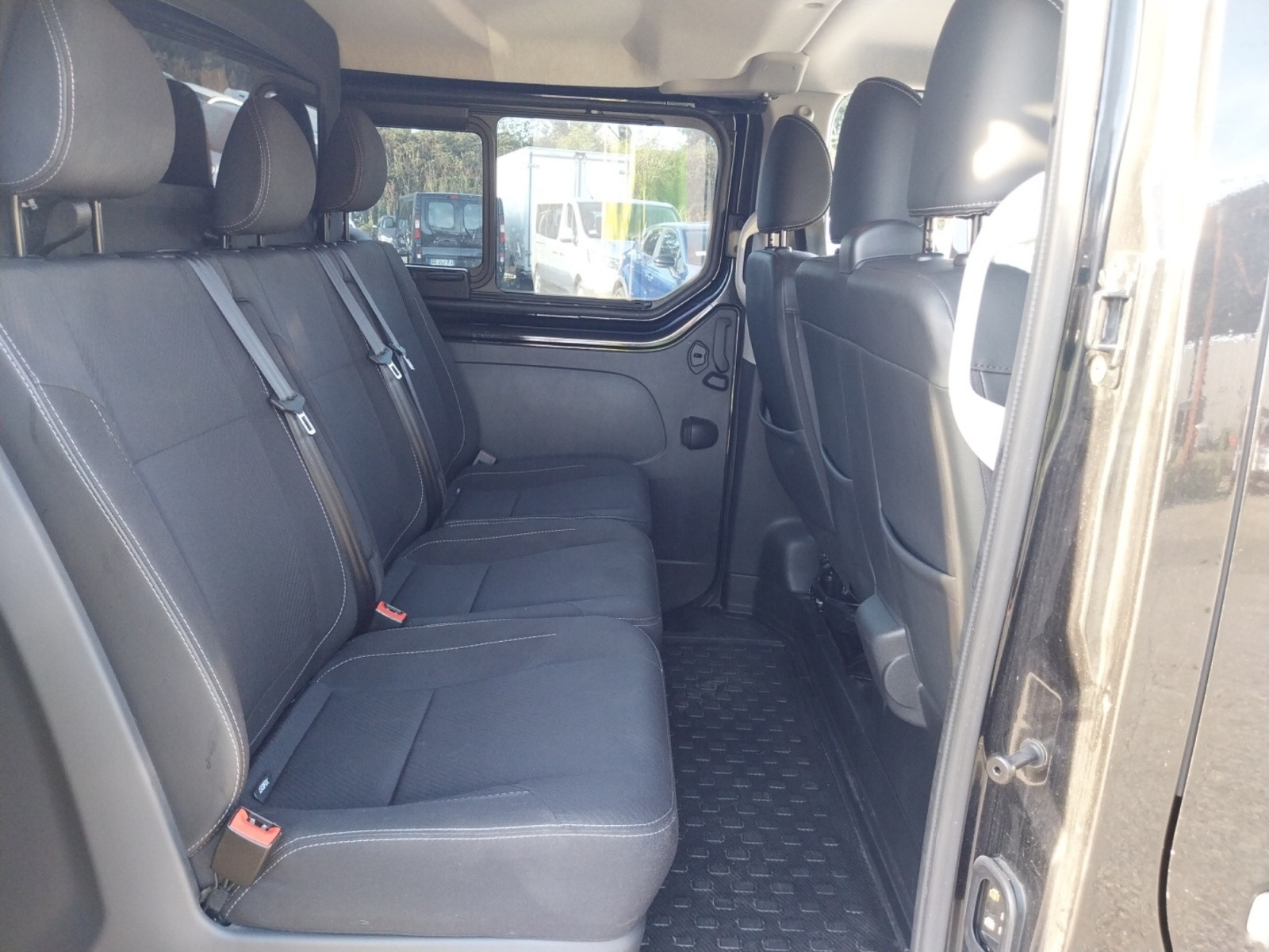Vente en ligne Renault Trafic Cabine Approfondie TRAFIC CA L2H1 3000 KG BLUE DCI 150 EDC au prix de 31 500 €