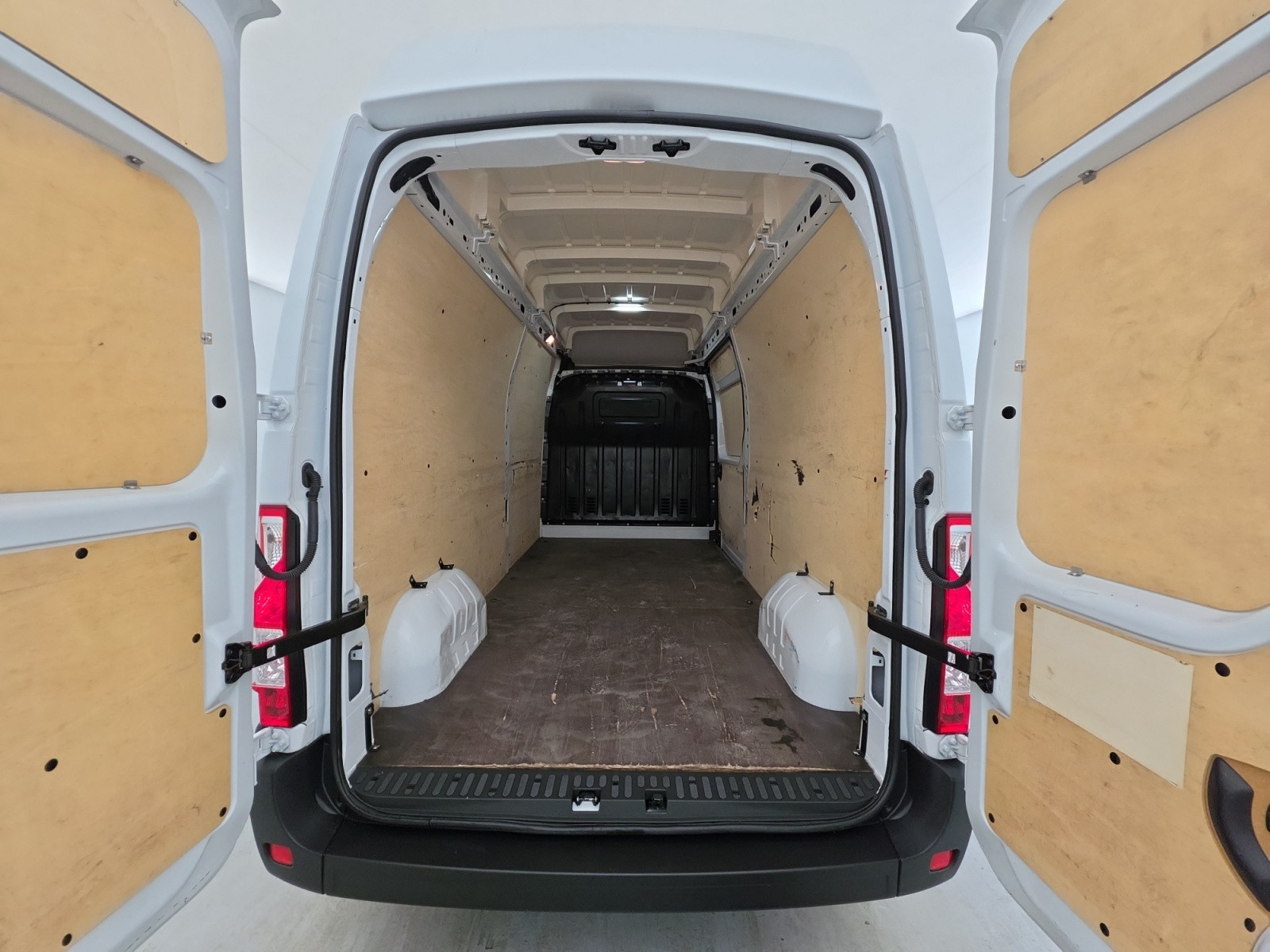 Vente en ligne Renault Master Fourgon MASTER FGN TRAC F3500 L3H3 BLUE DCI 135 au prix de 22 990 €