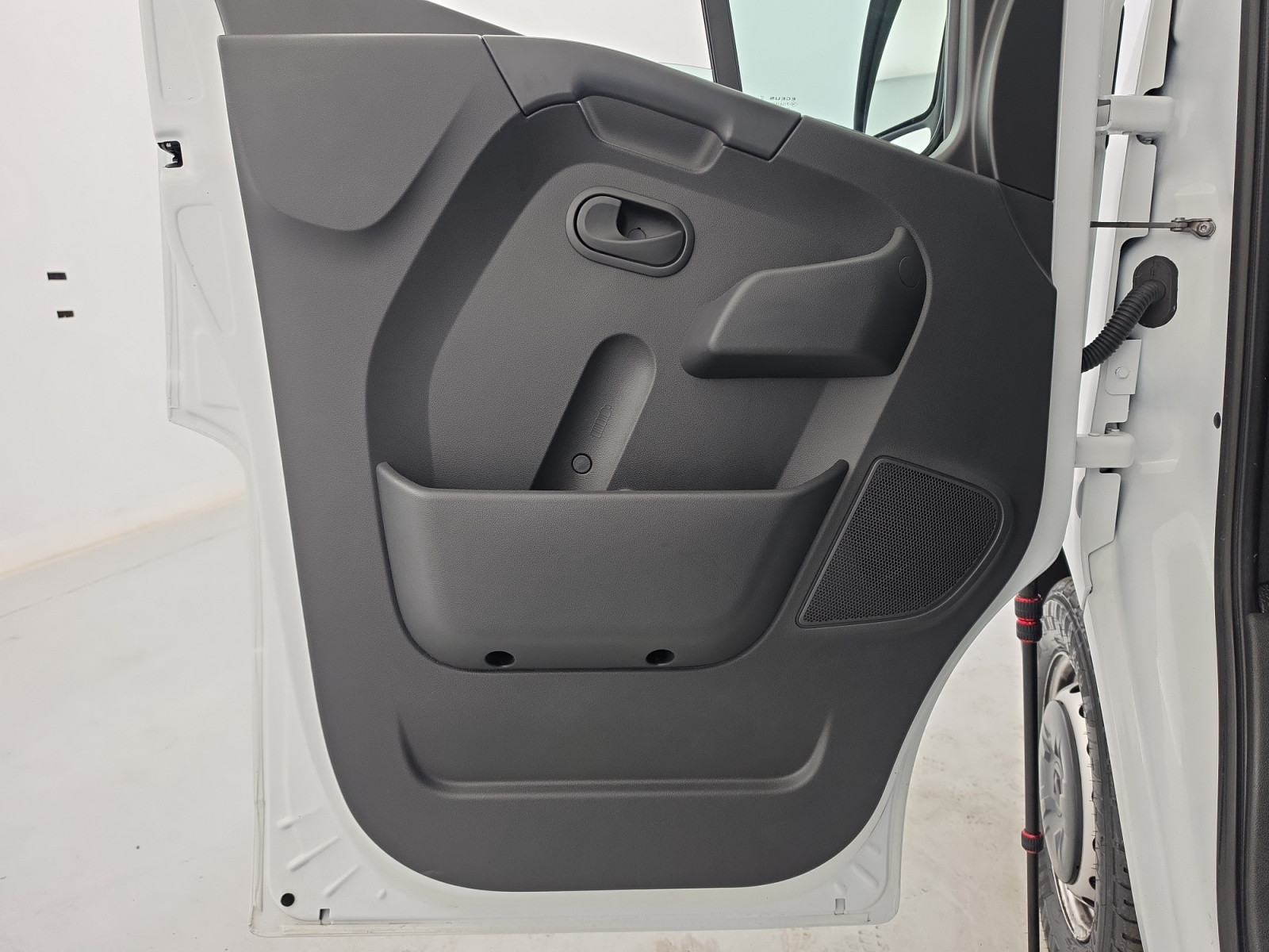 Vente en ligne Renault Master Fourgon MASTER FGN TRAC F3500 L3H3 BLUE DCI 135 au prix de 22 990 €