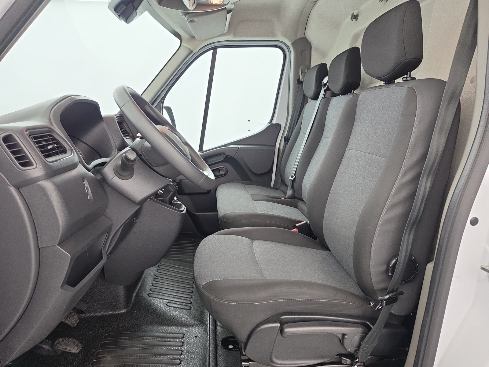 Vente en ligne Renault Master Fourgon MASTER FGN TRAC F3500 L3H3 BLUE DCI 135 au prix de 22 990 €