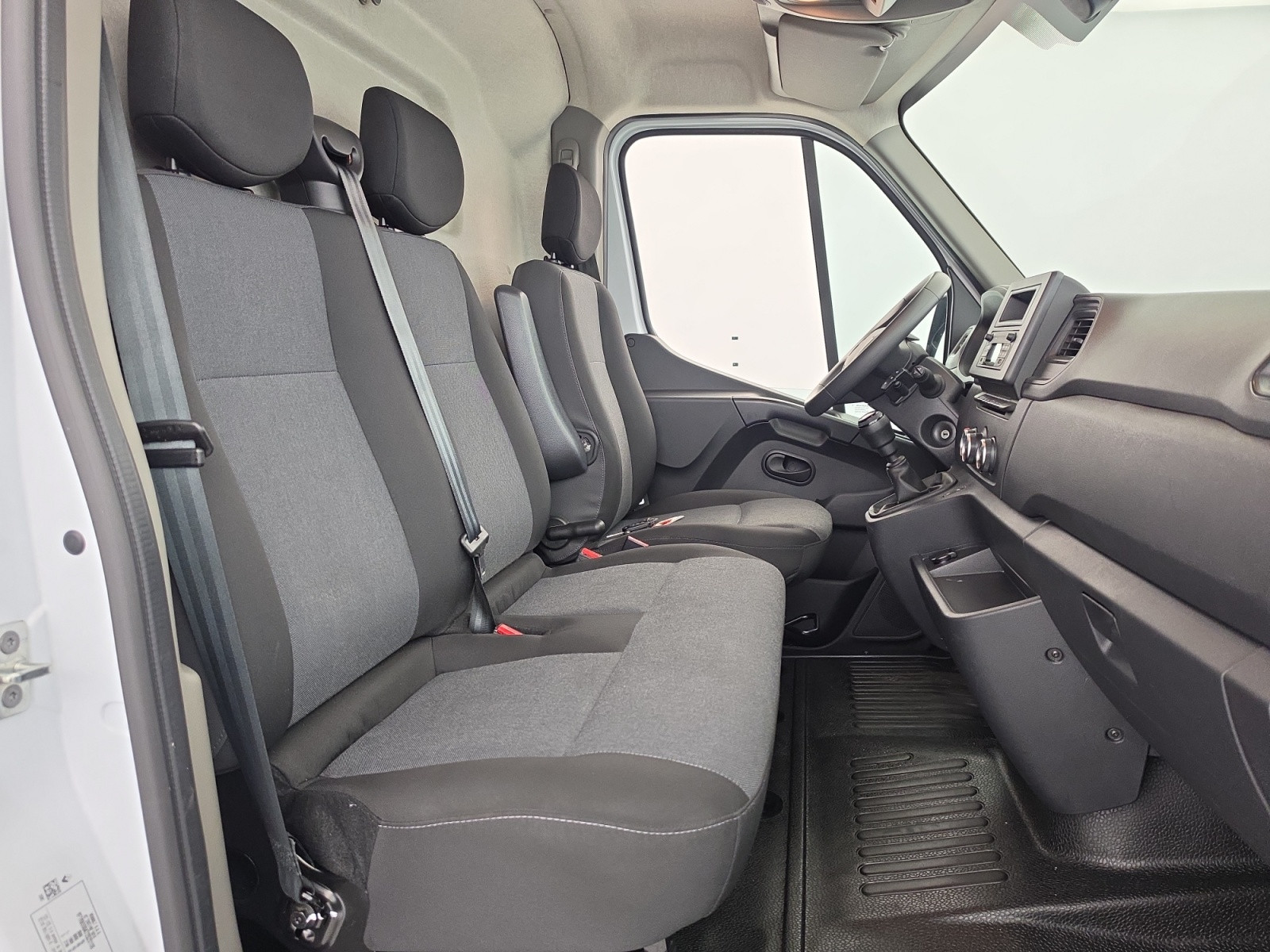 Vente en ligne Renault Master Fourgon MASTER FGN TRAC F3500 L3H3 BLUE DCI 135 au prix de 22 990 €