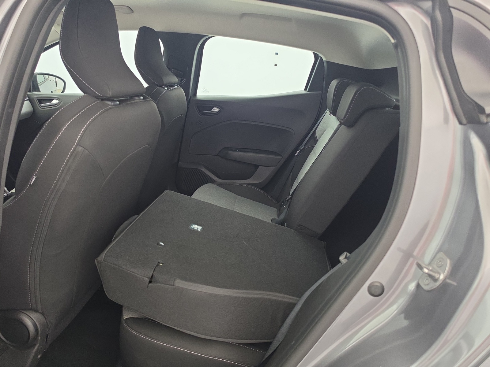 Vente en ligne Renault Clio 5 Clio Blue dCi 100 ch GSR2 au prix de 17 950 €