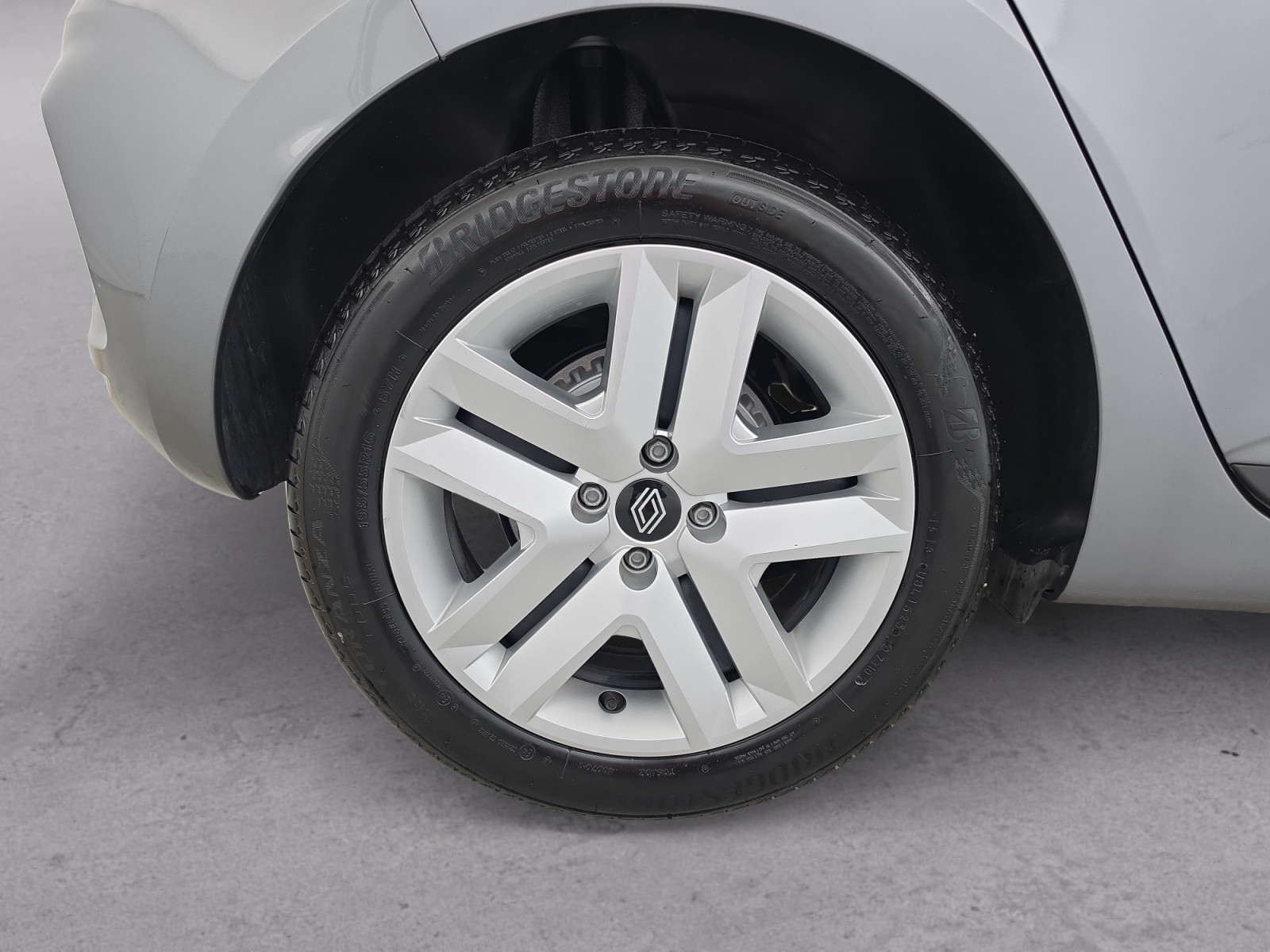 Vente en ligne Renault Clio 5 Clio Blue dCi 100 ch GSR2 au prix de 17 950 €