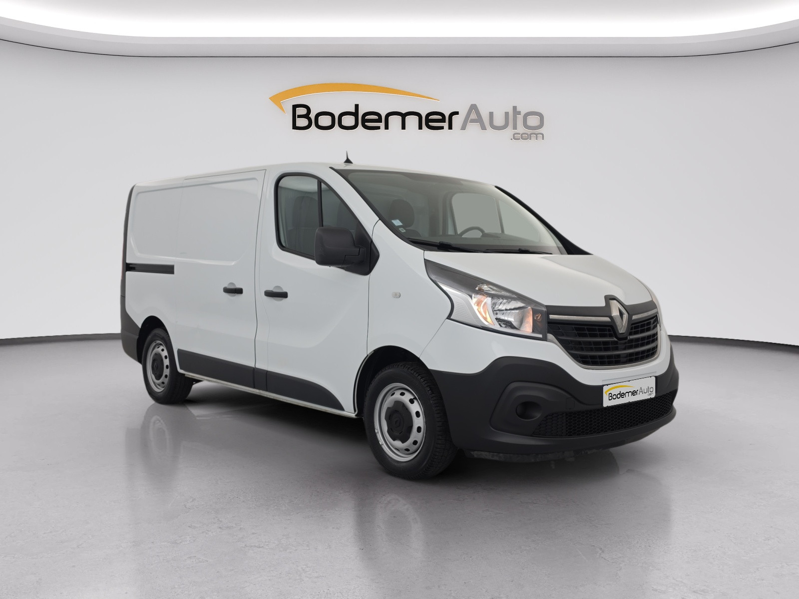 Vente en ligne Renault Trafic 3 Fourgon TRAFIC FGN L1H1 1000 KG DCI 120 au prix de 18 490 €