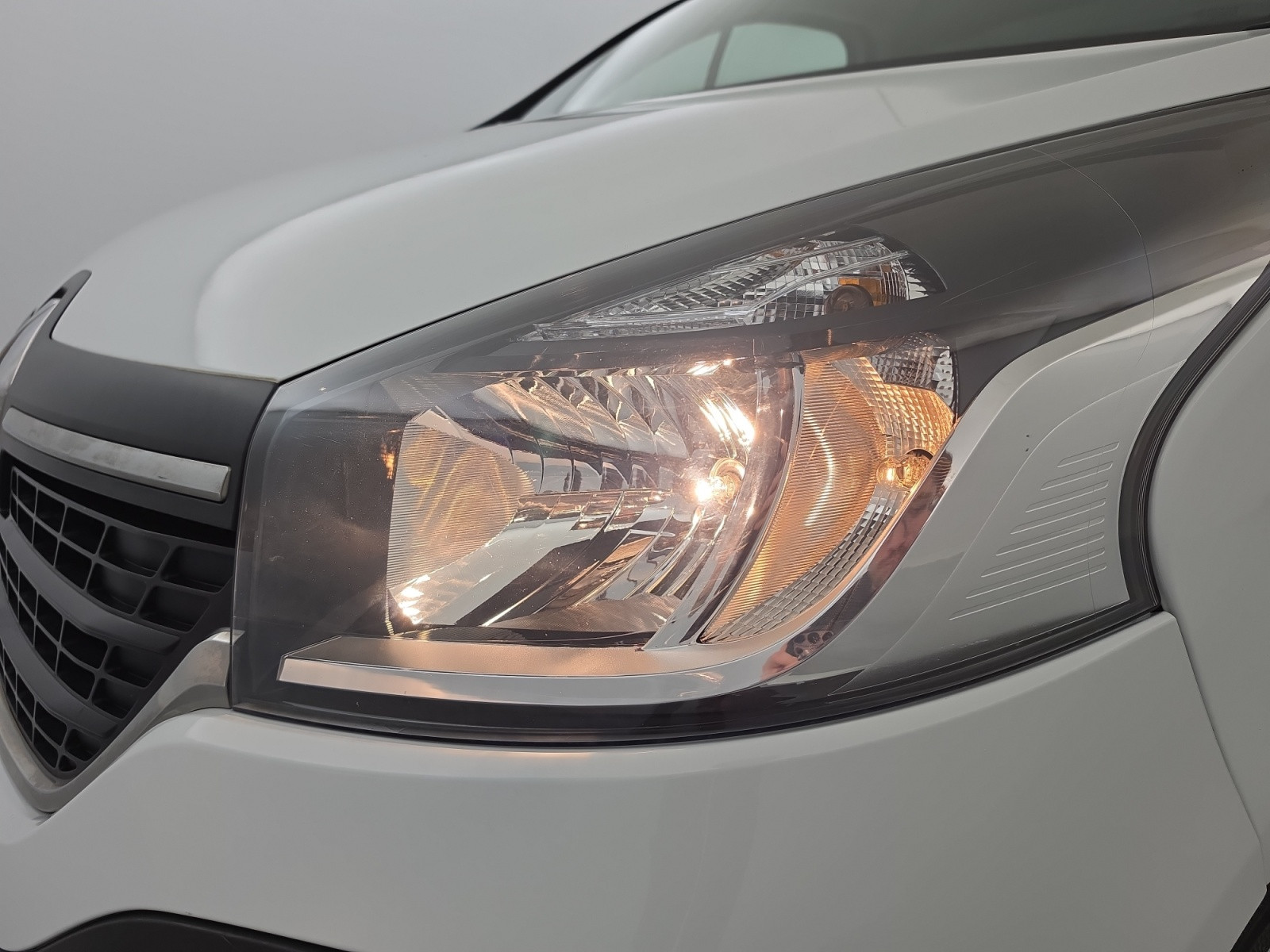 Vente en ligne Renault Trafic 3 Fourgon TRAFIC FGN L1H1 1000 KG DCI 120 au prix de 18 490 €