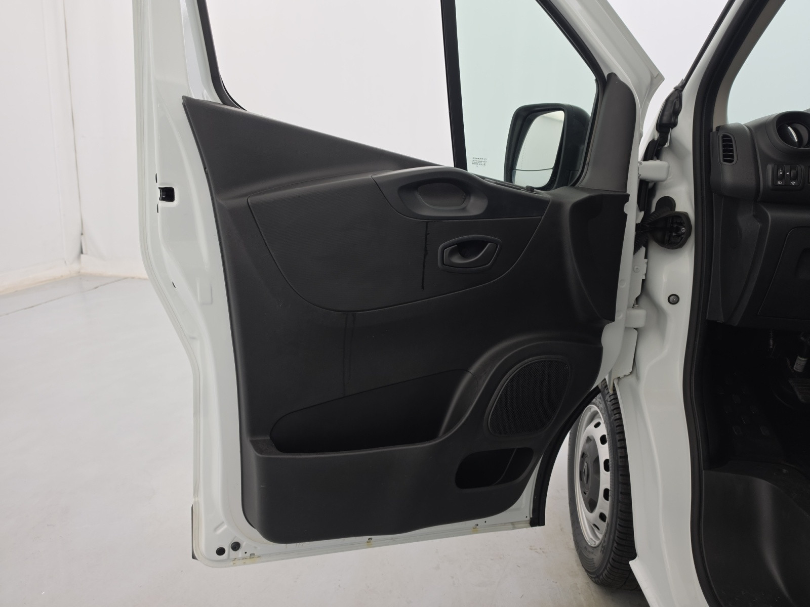 Vente en ligne Renault Trafic 3 Fourgon TRAFIC FGN L1H1 1000 KG DCI 120 au prix de 18 490 €