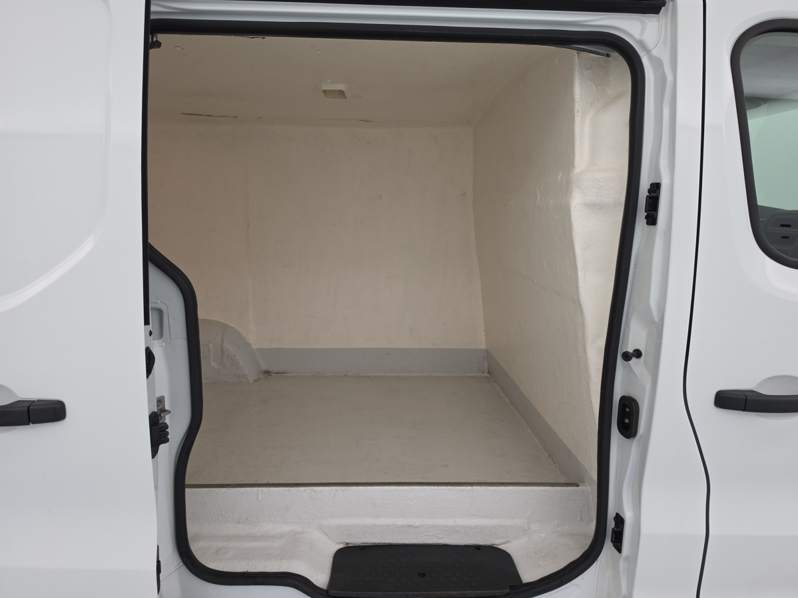 Vente en ligne Renault Trafic 3 Fourgon TRAFIC FGN L1H1 1000 KG DCI 120 au prix de 18 490 €