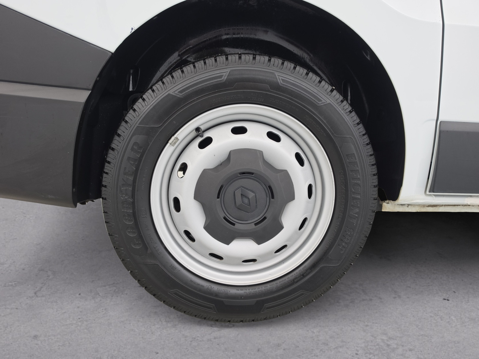Vente en ligne Renault Trafic 3 Fourgon TRAFIC FGN L1H1 1000 KG DCI 120 au prix de 18 490 €