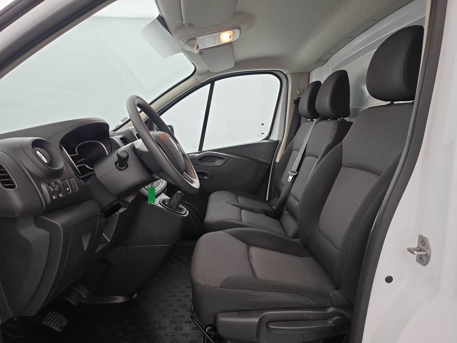 Vente en ligne Renault Trafic 3 Fourgon TRAFIC FGN L1H1 1000 KG DCI 120 au prix de 18 490 €