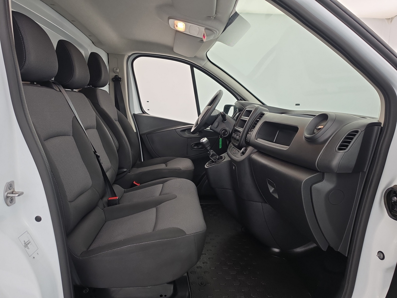 Vente en ligne Renault Trafic 3 Fourgon TRAFIC FGN L1H1 1000 KG DCI 120 au prix de 18 490 €