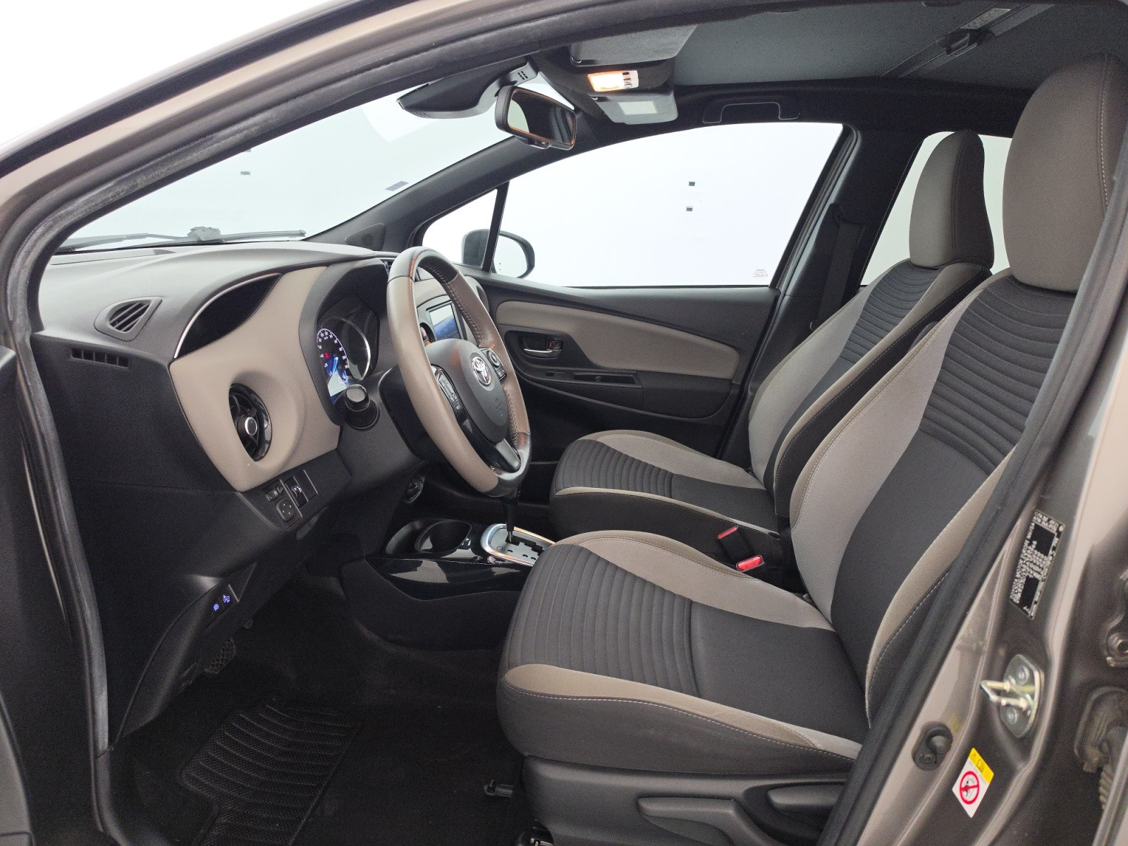 Vente en ligne Toyota Yaris Yaris Hybride 100h au prix de 14 890 €