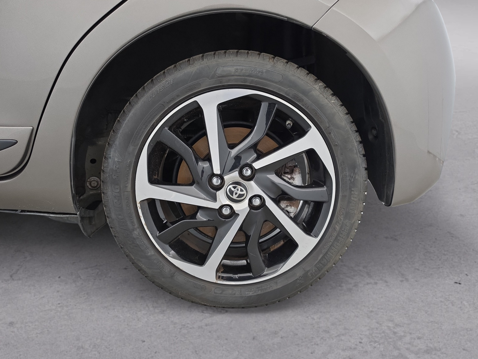 Vente en ligne Toyota Yaris Yaris Hybride 100h au prix de 14 890 €
