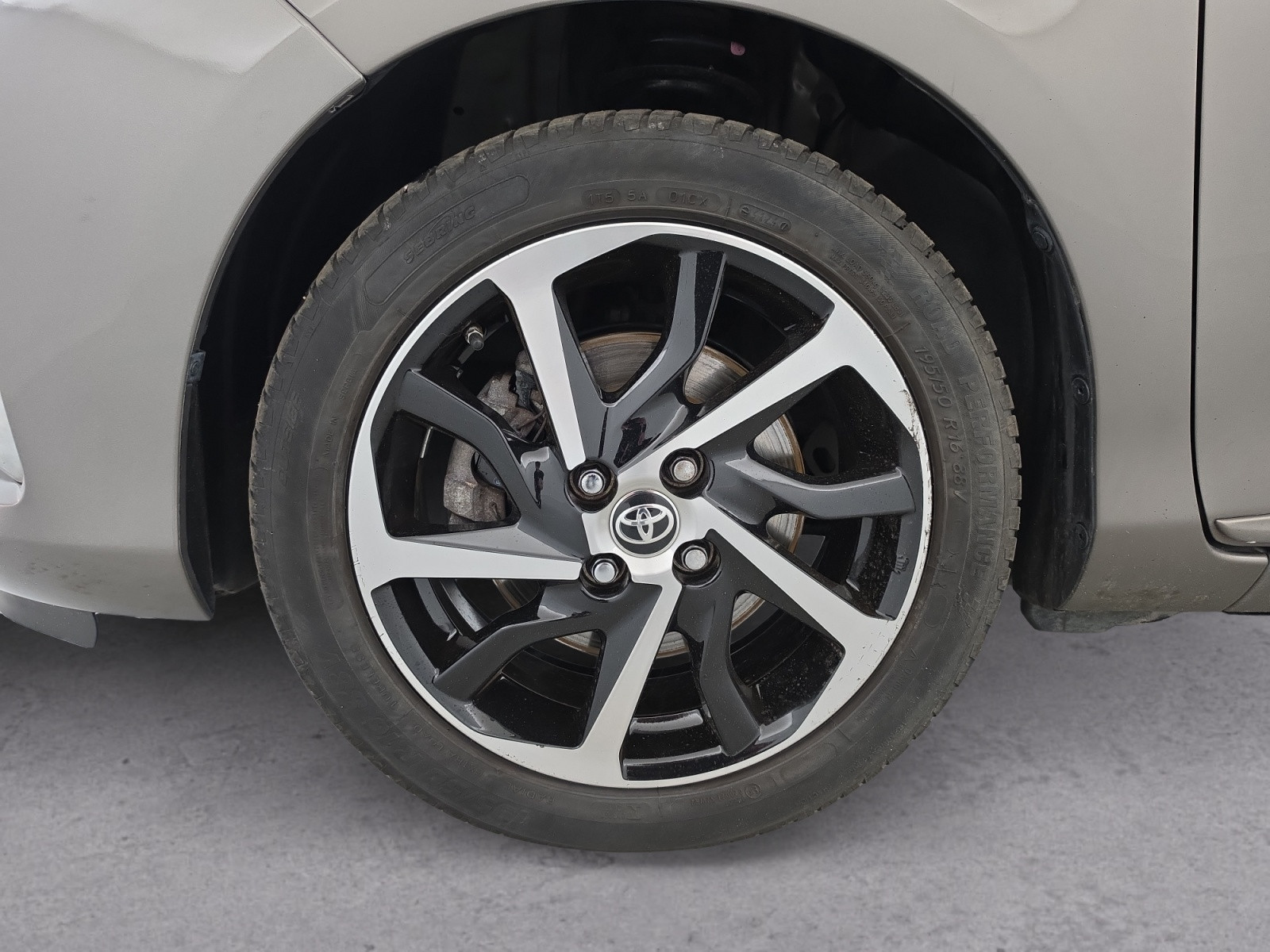 Vente en ligne Toyota Yaris Yaris Hybride 100h au prix de 14 890 €