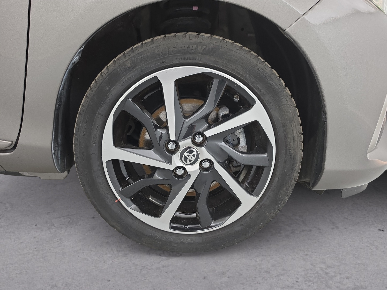 Vente en ligne Toyota Yaris Yaris Hybride 100h au prix de 14 890 €