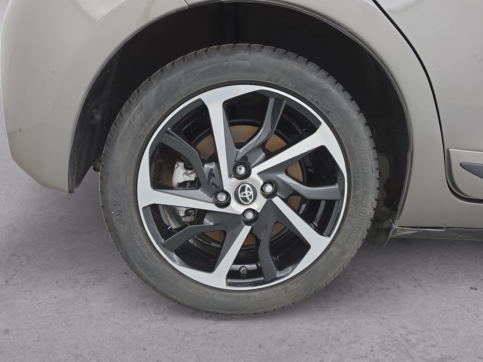 Vente en ligne Toyota Yaris Yaris Hybride 100h au prix de 14 890 €