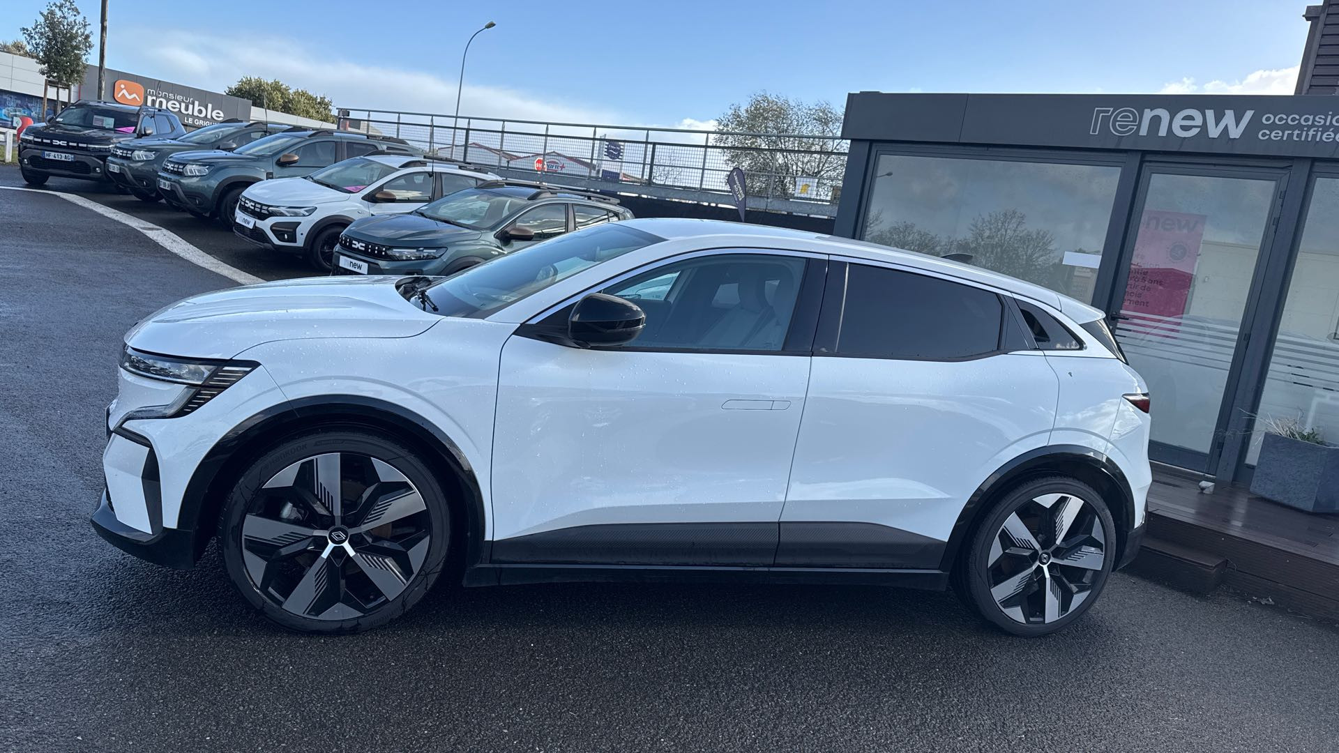 Vente en ligne Renault Megane E-Tech  EV60 220 ch super charge au prix de 26 990 €