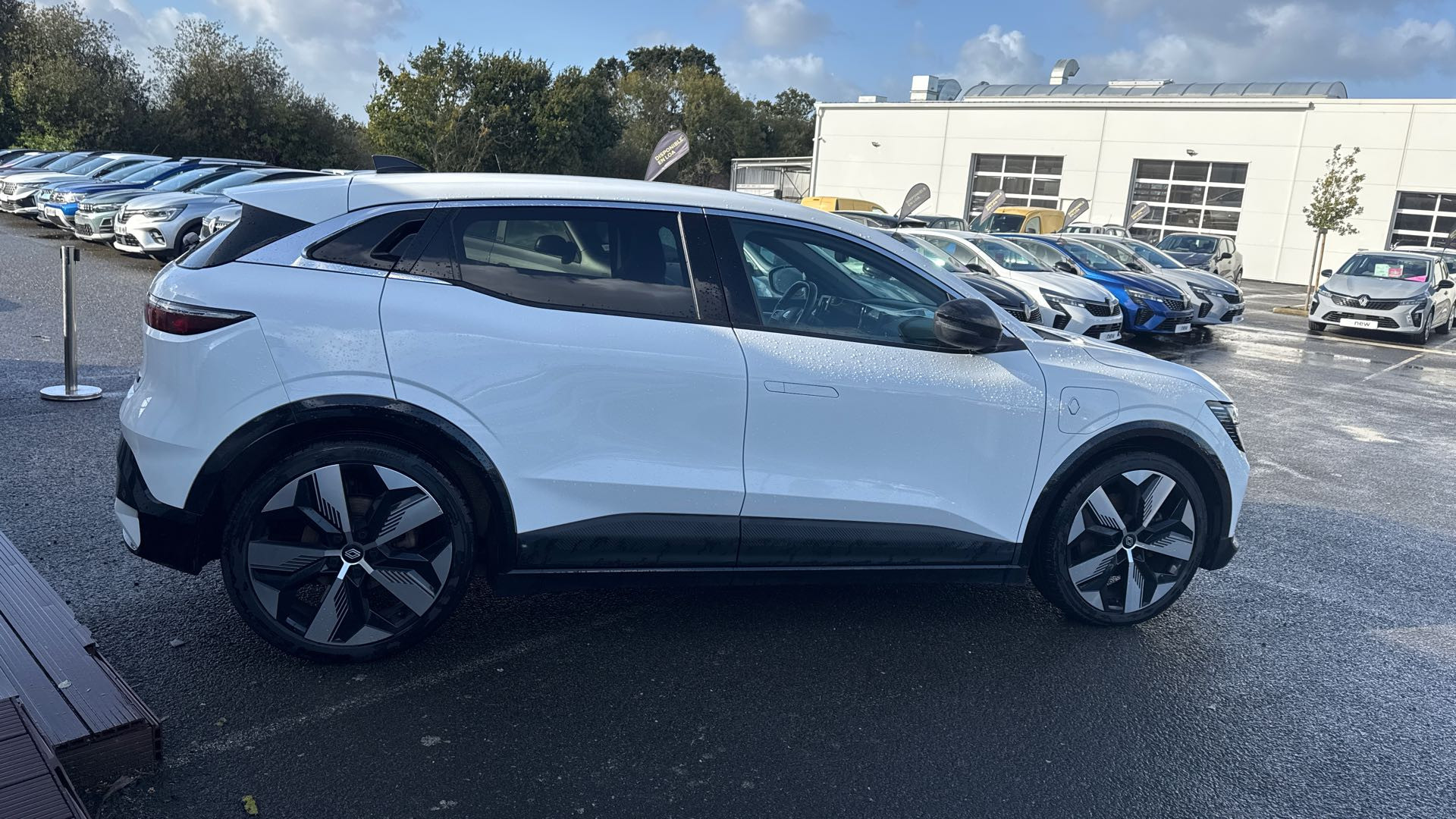 Vente en ligne Renault Megane E-Tech  EV60 220 ch super charge au prix de 26 990 €