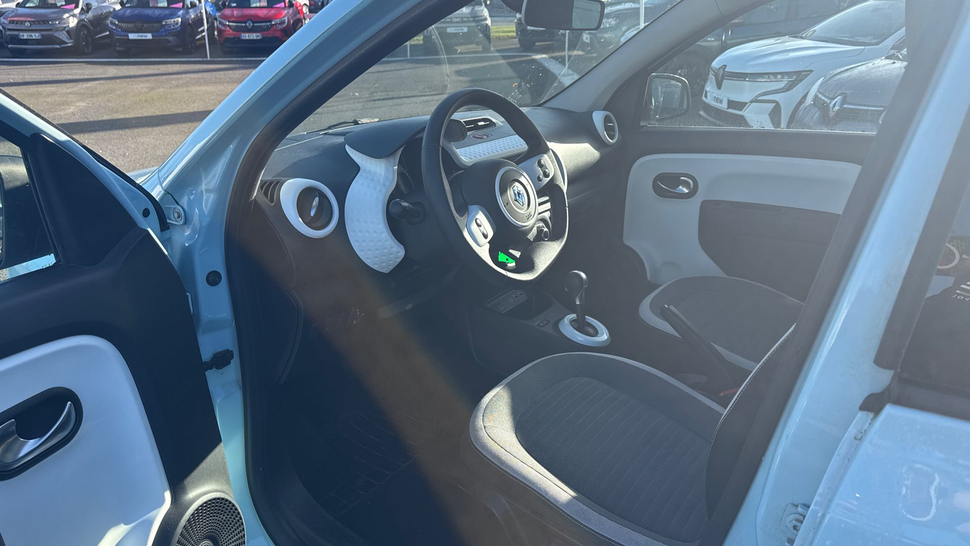 Vente en ligne Renault Twingo Electrique Twingo III E-Tech au prix de 13 990 €