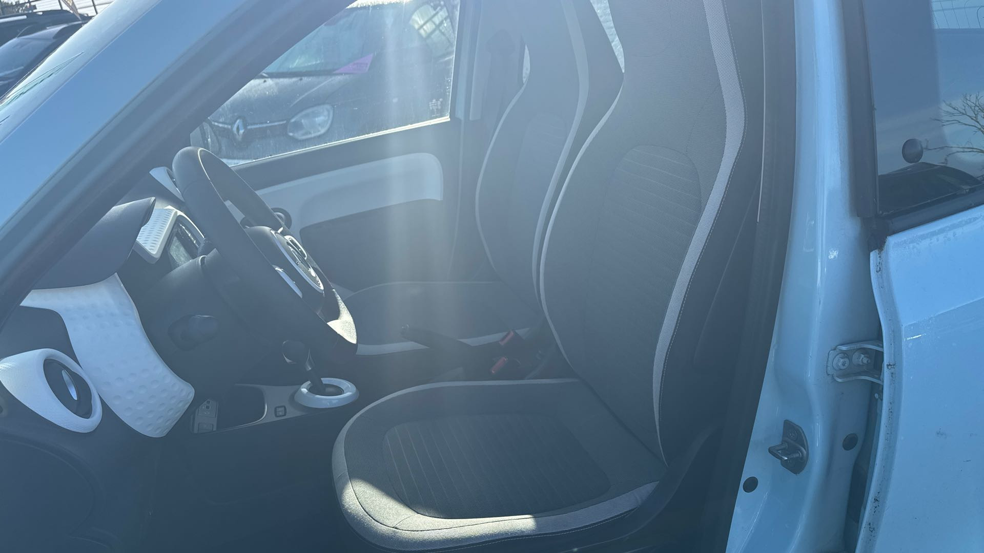 Vente en ligne Renault Twingo Electrique Twingo III E-Tech au prix de 13 990 €