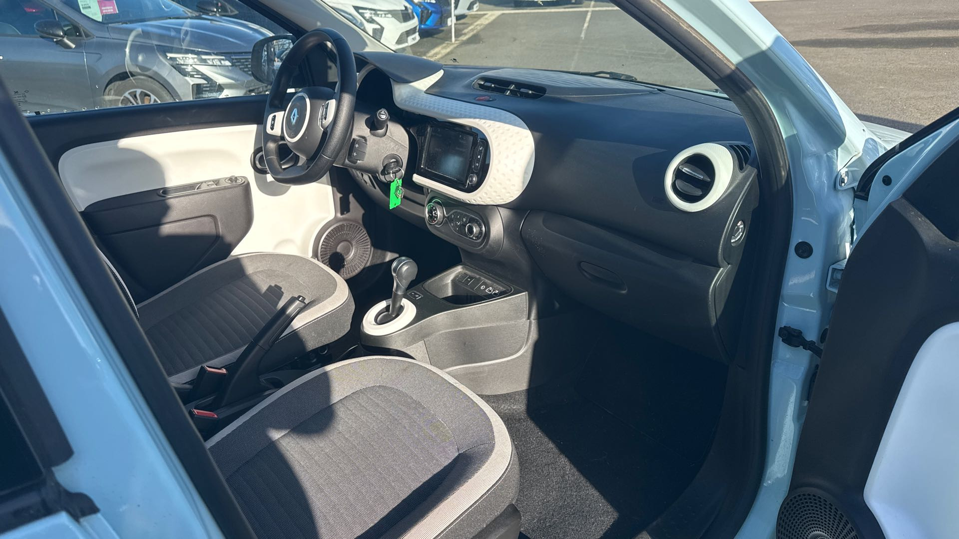 Vente en ligne Renault Twingo Electrique Twingo III E-Tech au prix de 13 990 €