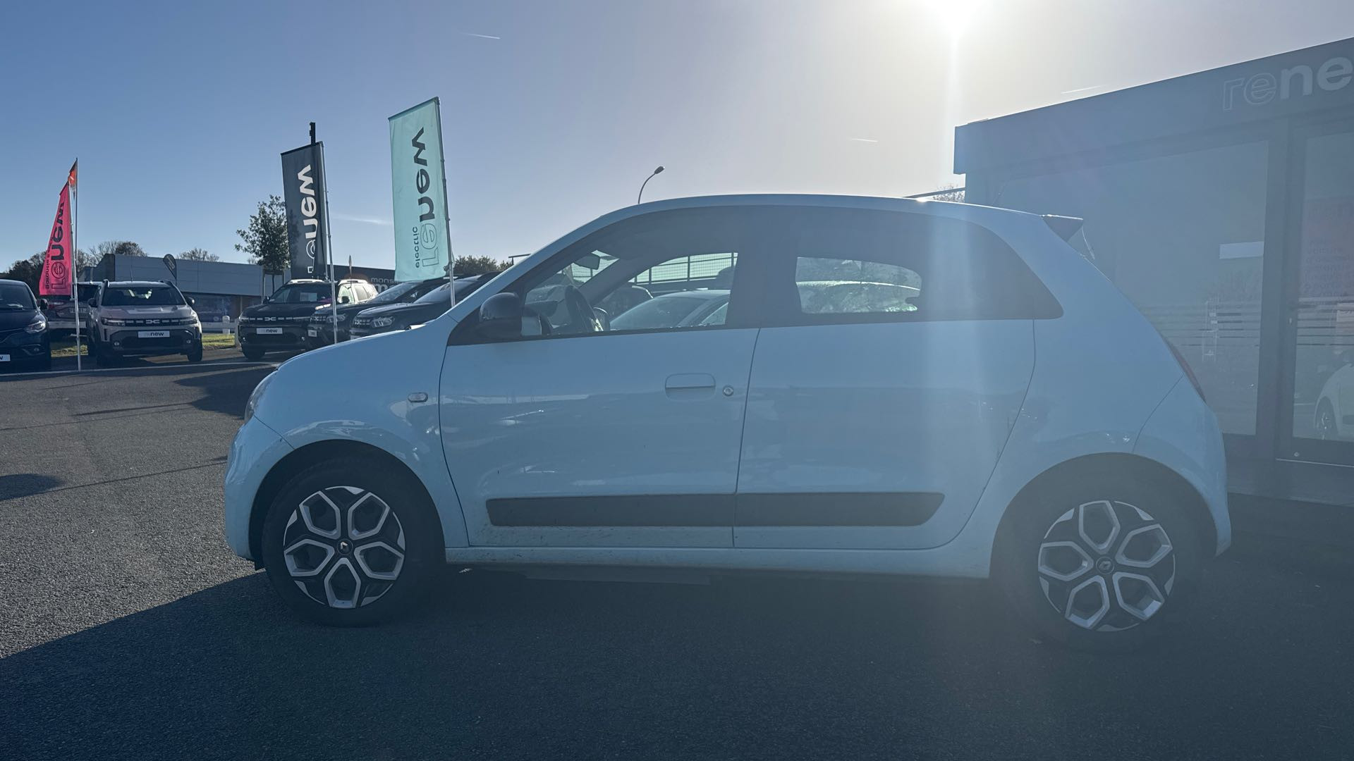Vente en ligne Renault Twingo Electrique Twingo III E-Tech au prix de 13 990 €